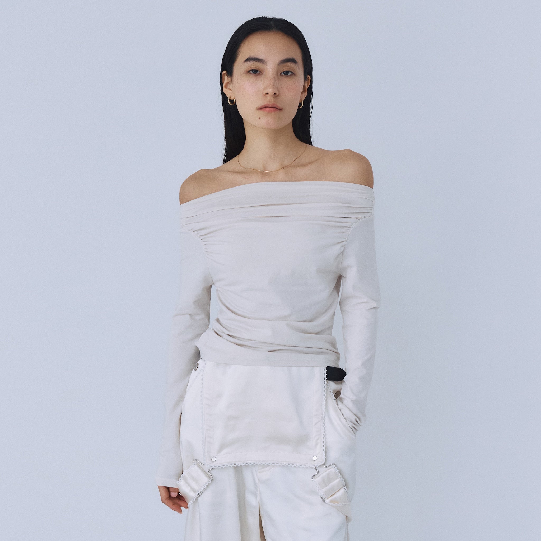 2-way neckline, decollete, long sleeves