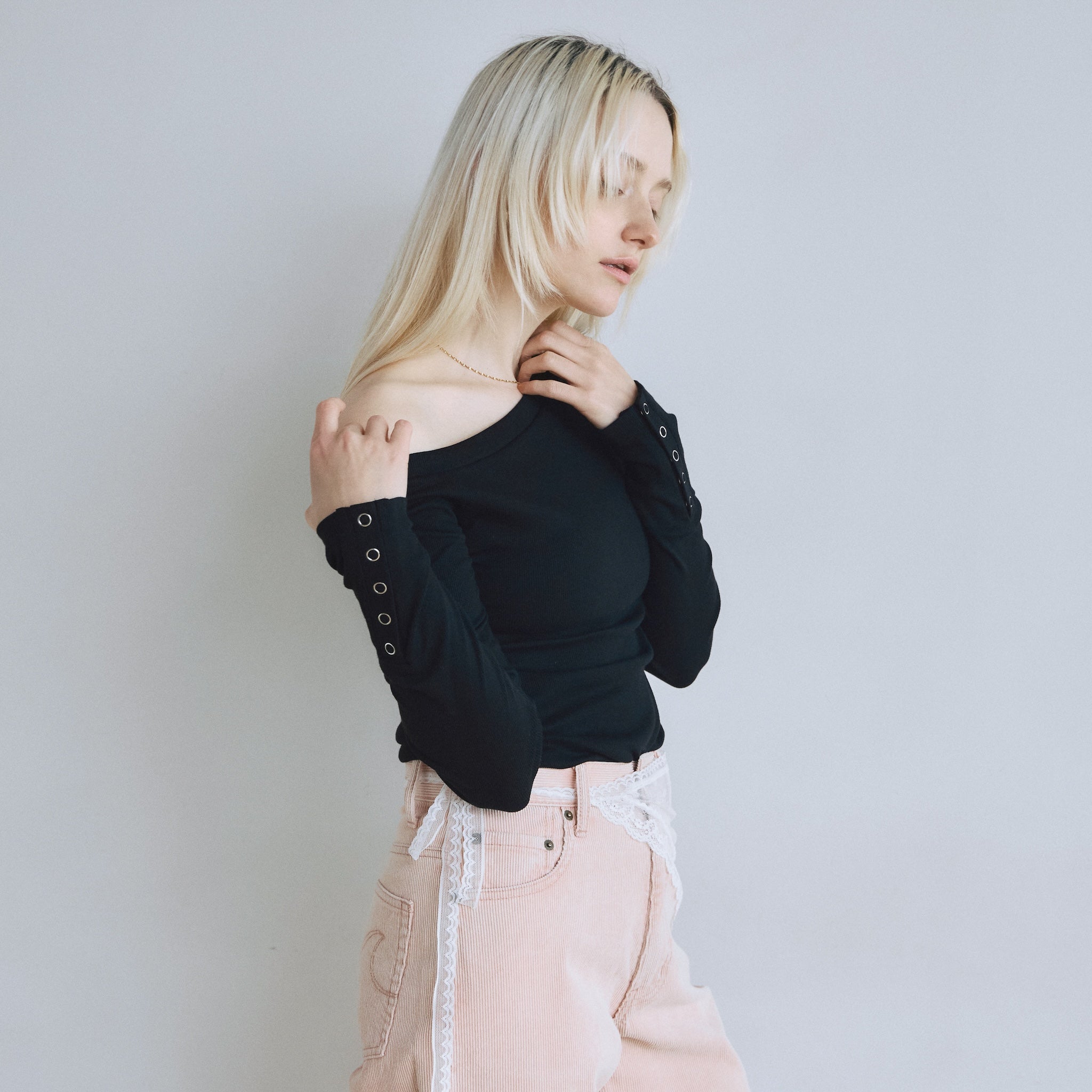 Buttonディティールワンショルダートップス