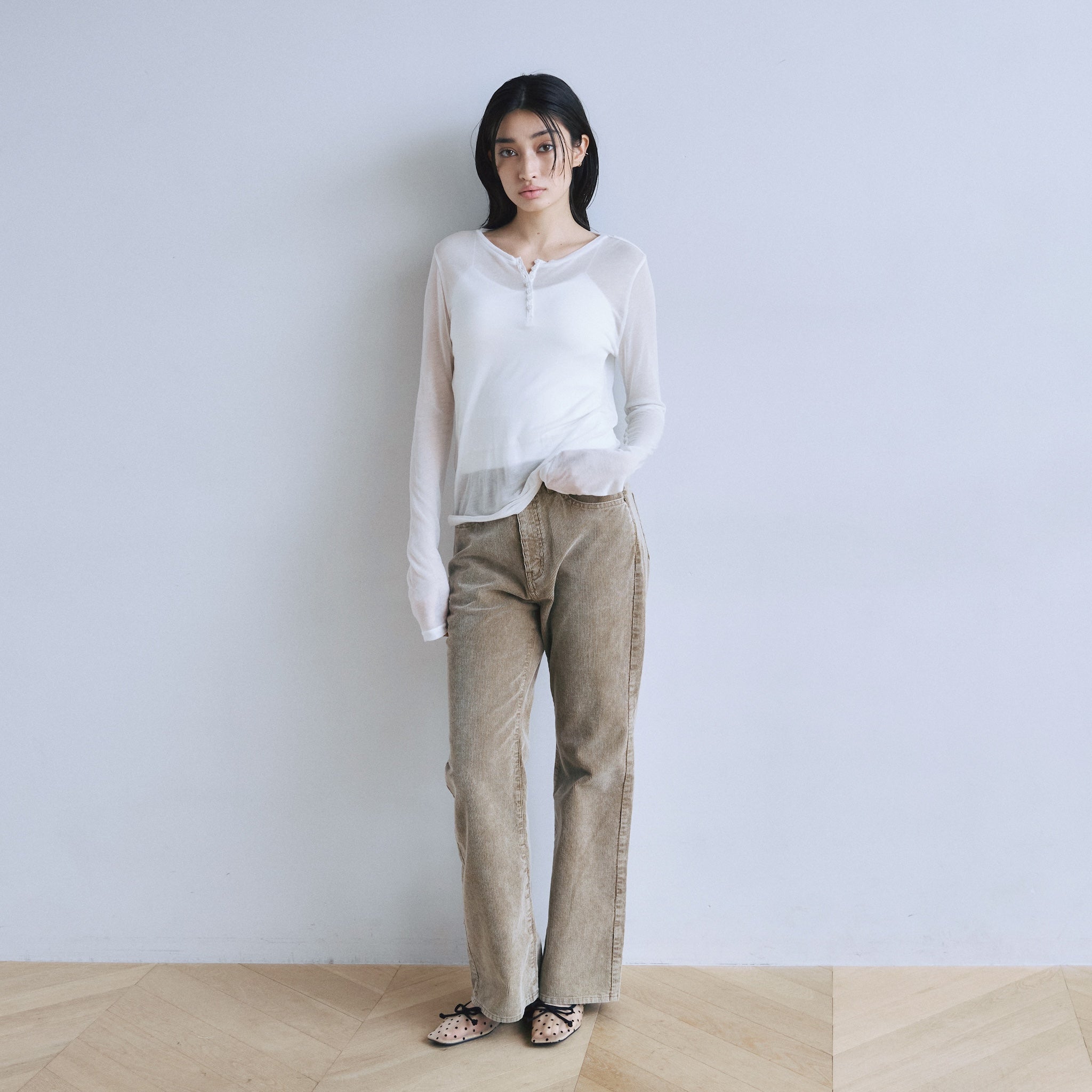 Noble silkヘンリーネックトップス