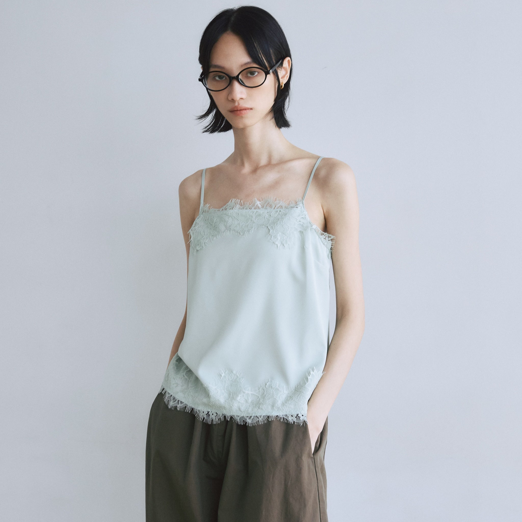 パッドin Lacy Satinキャミソール