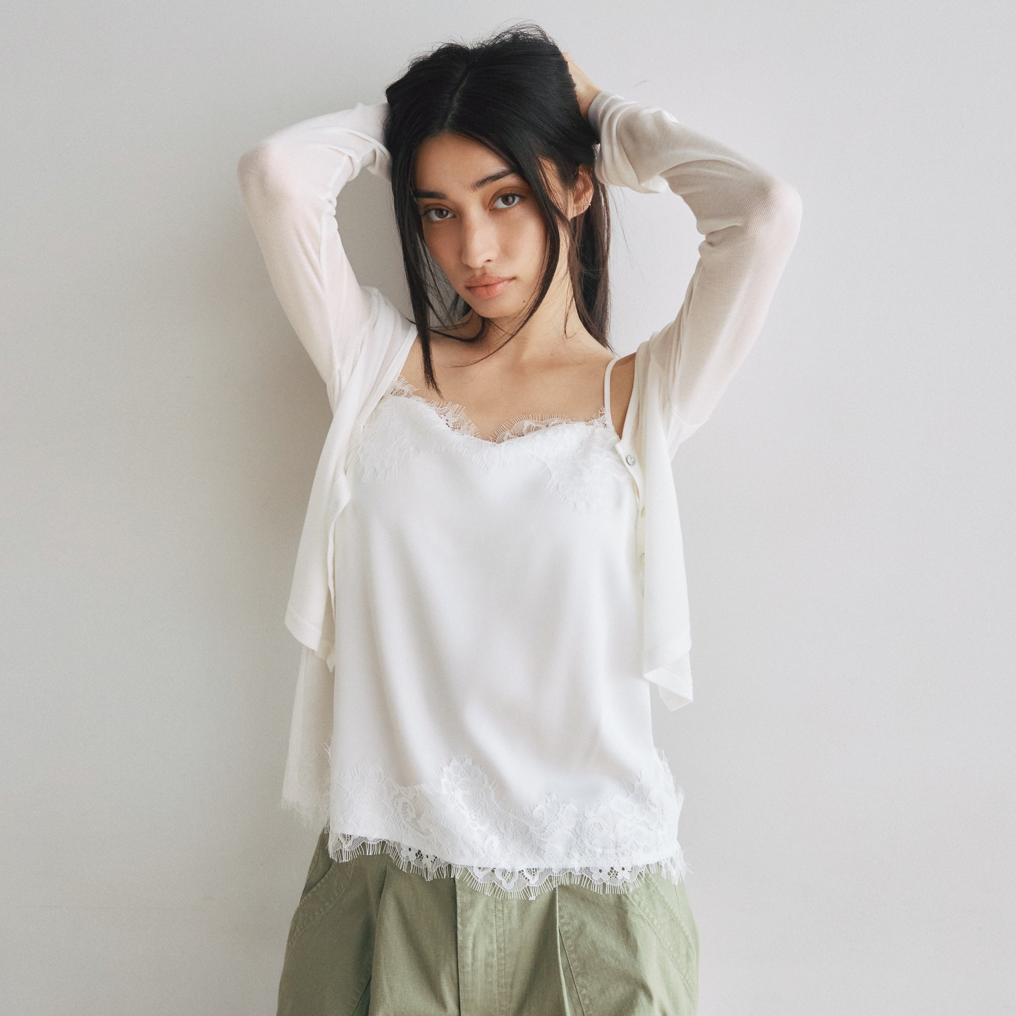 パッドin Lacy Satinキャミソール
