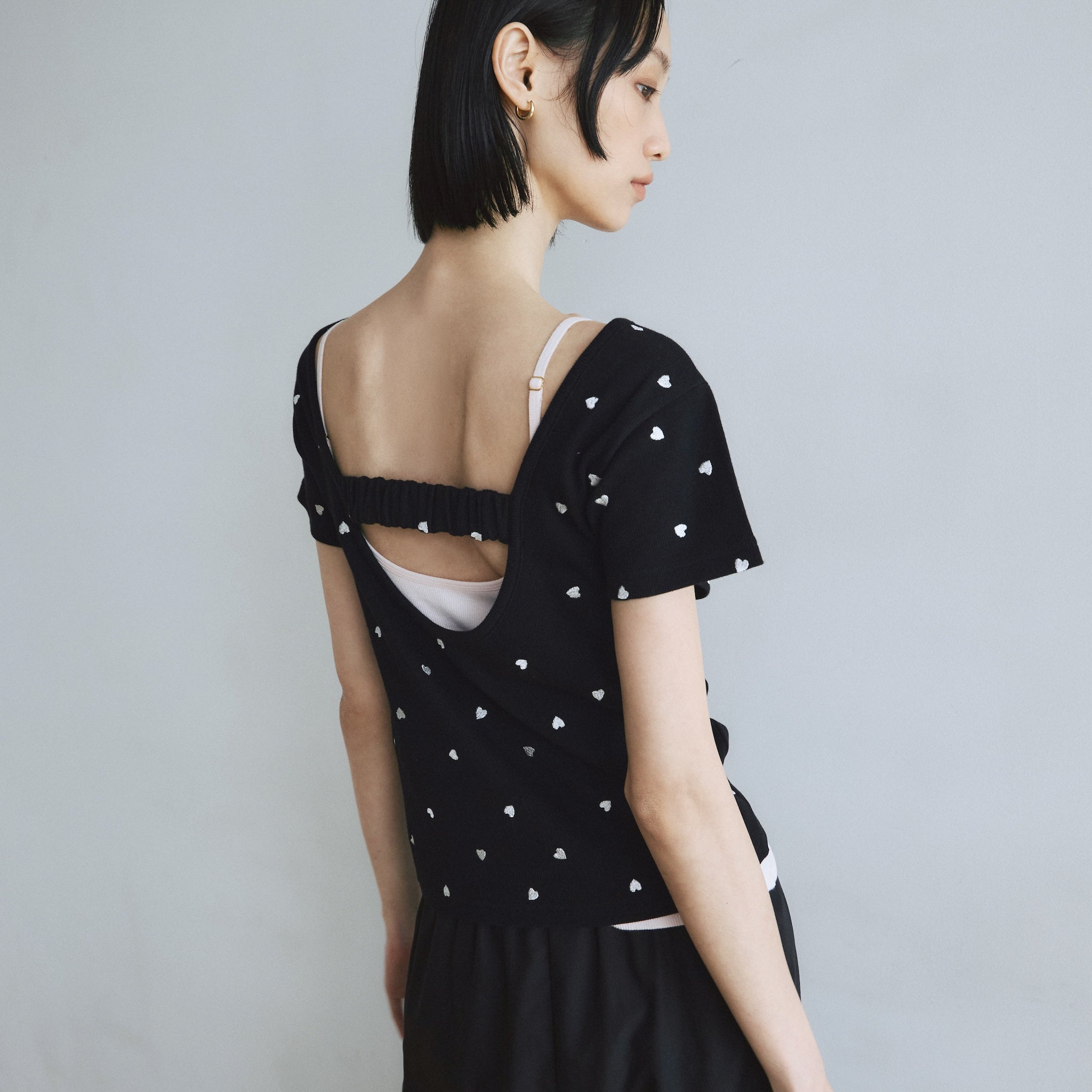 Heart emb back open RIBトップス