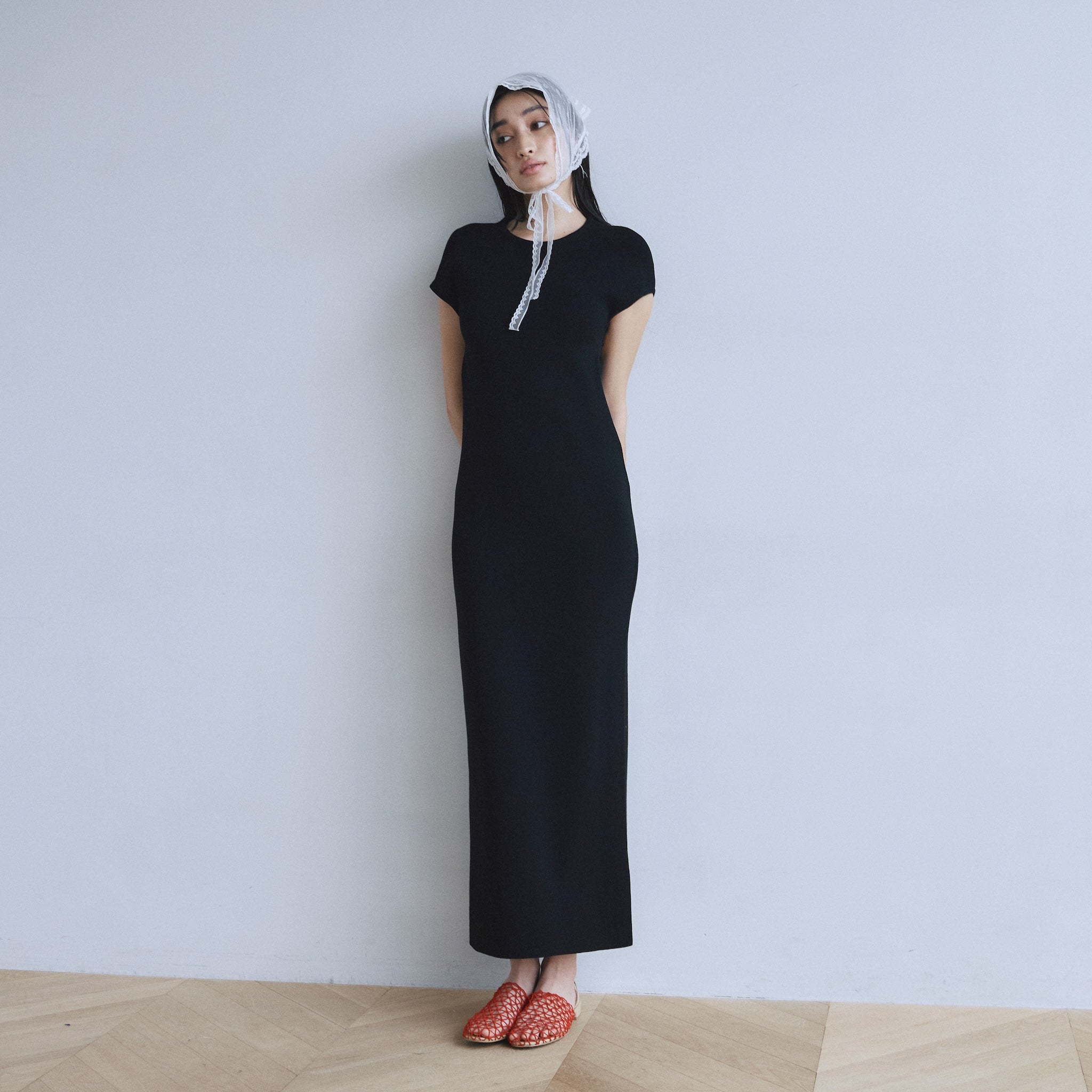 ＜H＞TYPEWRITER CLOTH FRENCH SLEEVE DRESS Cup-in Back Hole Knit French Dress