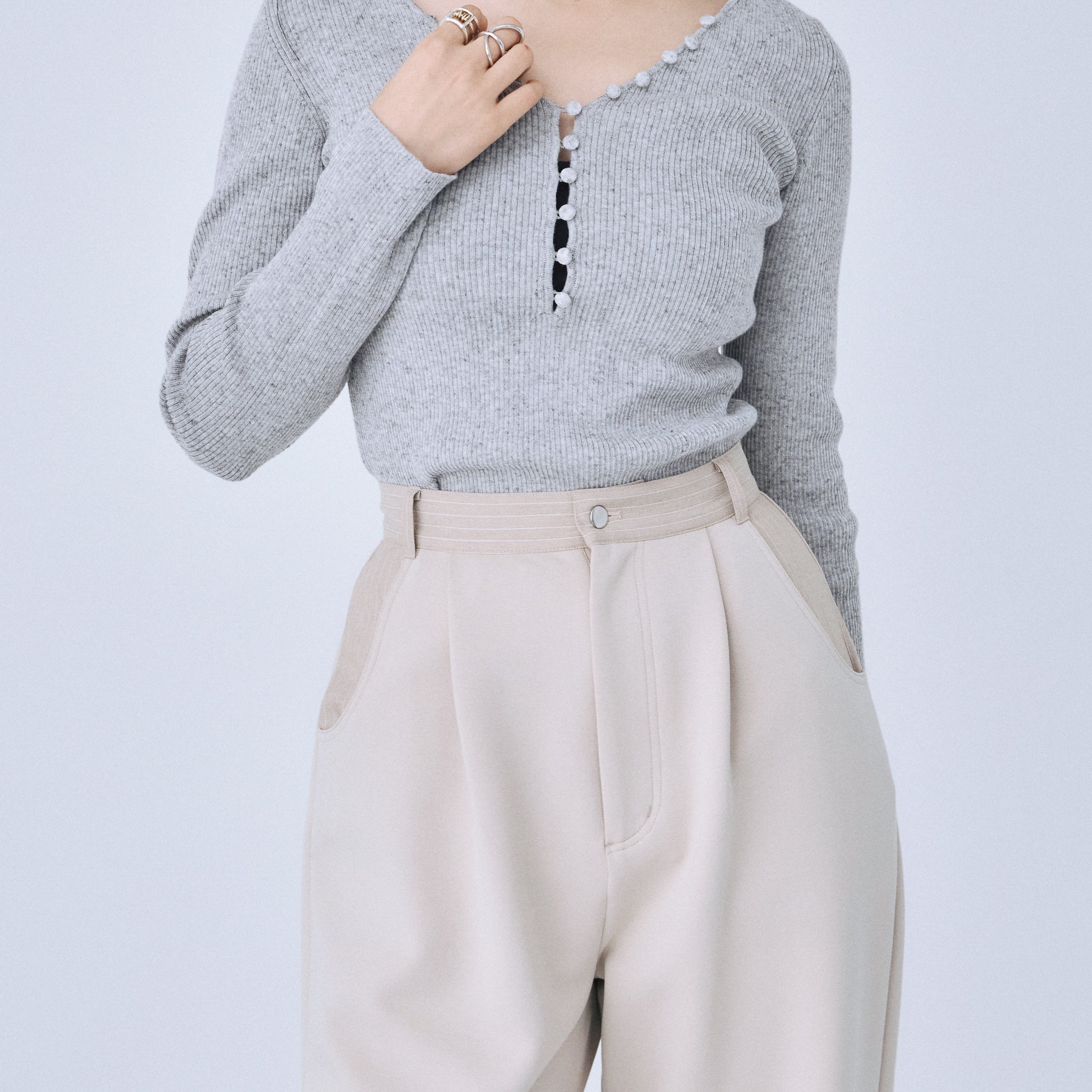 Switching cardboard tuck pants