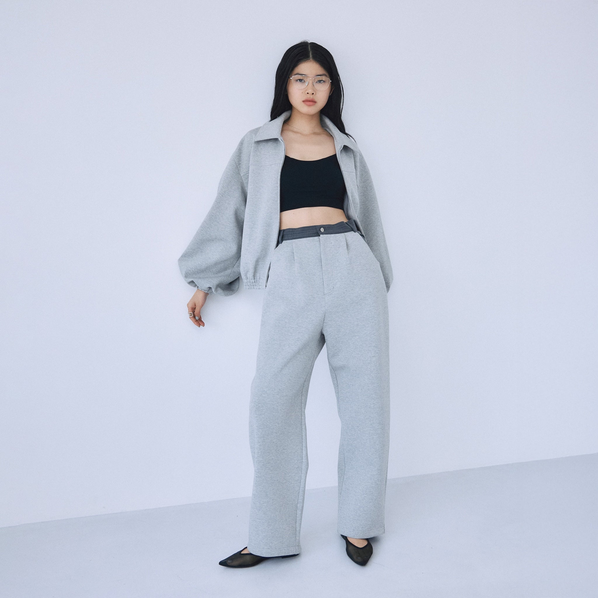 Switching cardboard tuck pants