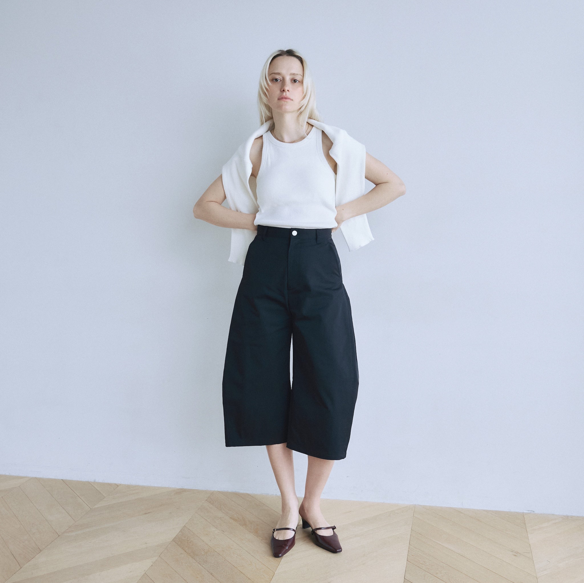 Side-Tuck Cropped Cocoon Pants