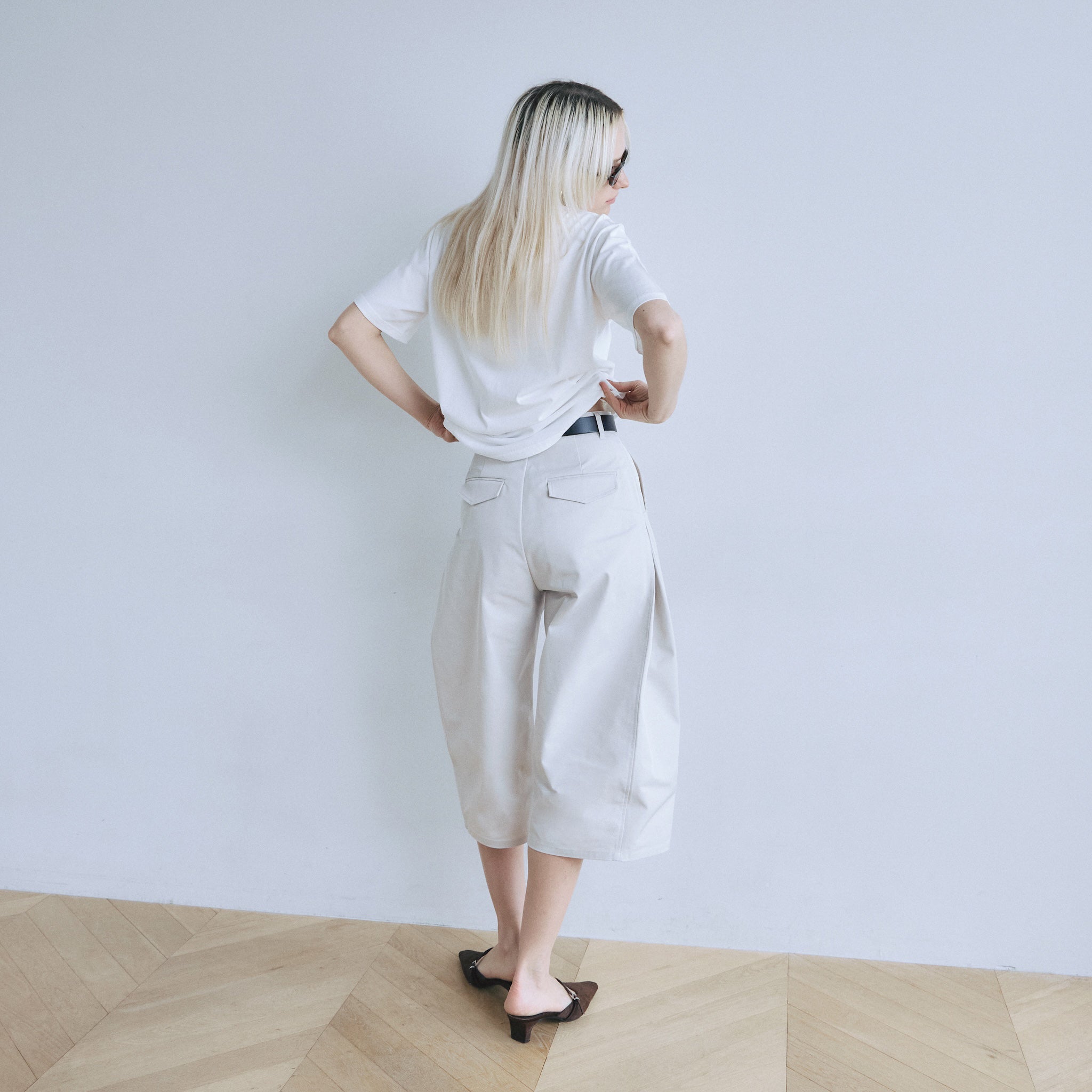 Side-Tuck Cropped Cocoon Pants