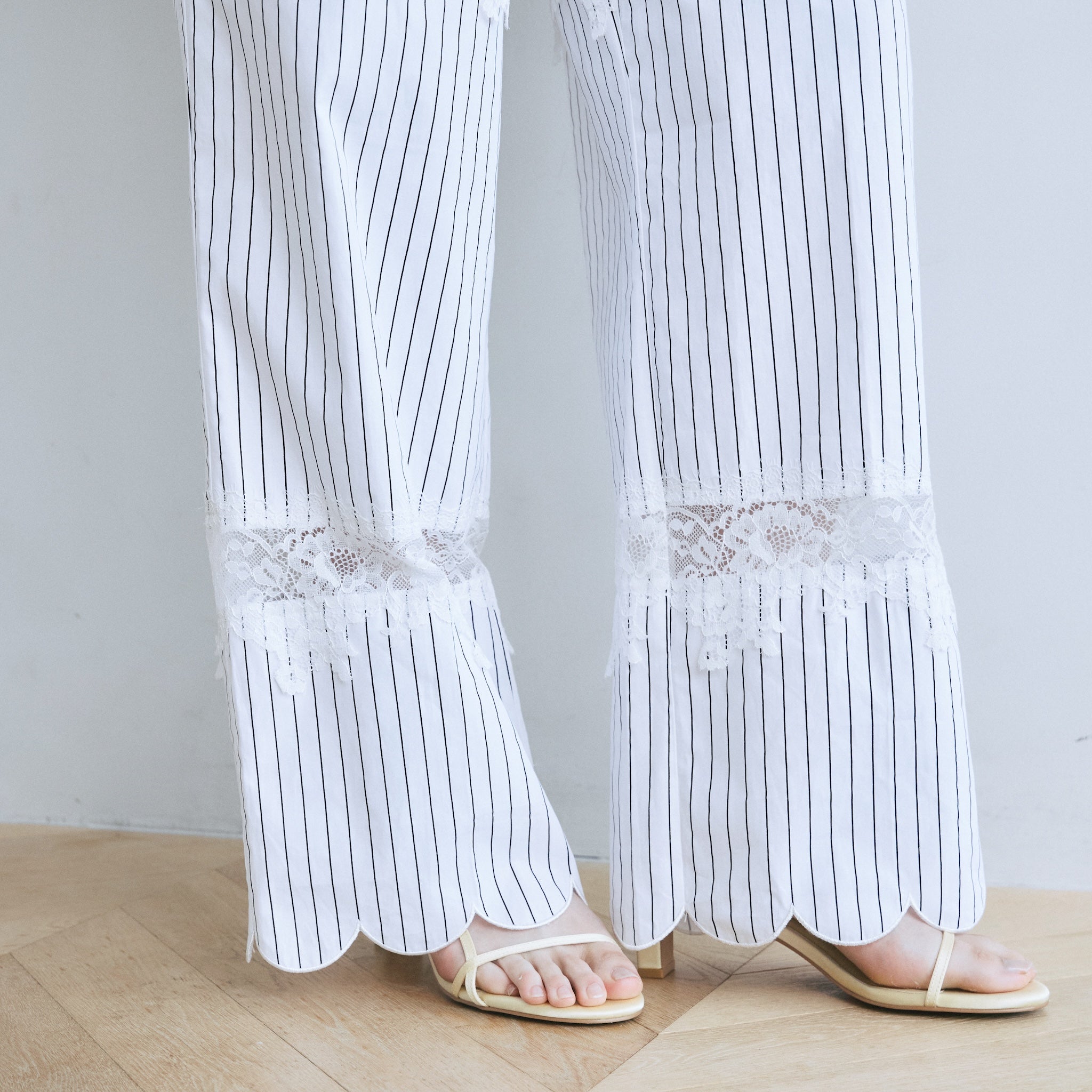 Lace docking scallop relax pants