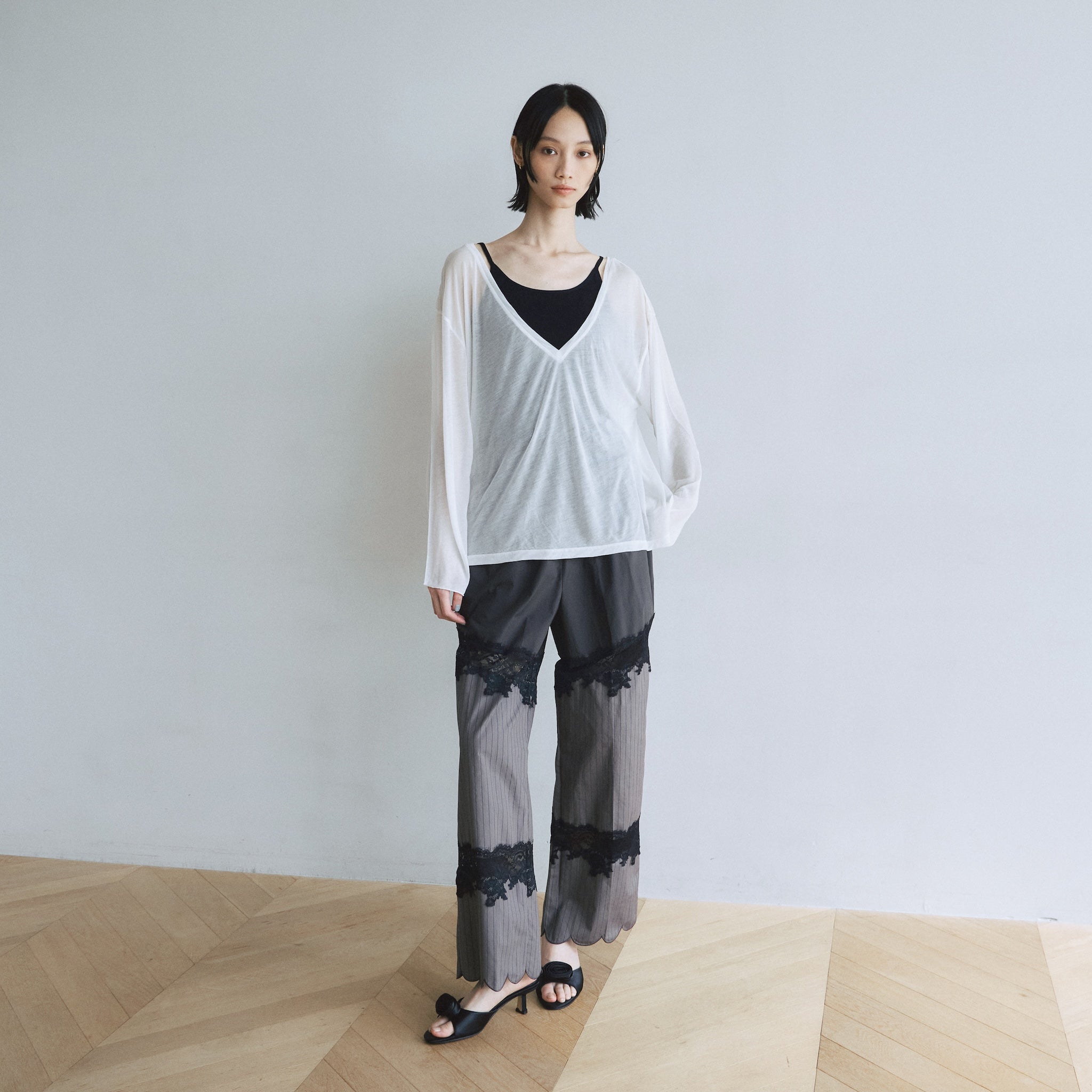 Lace docking scallop relax pants