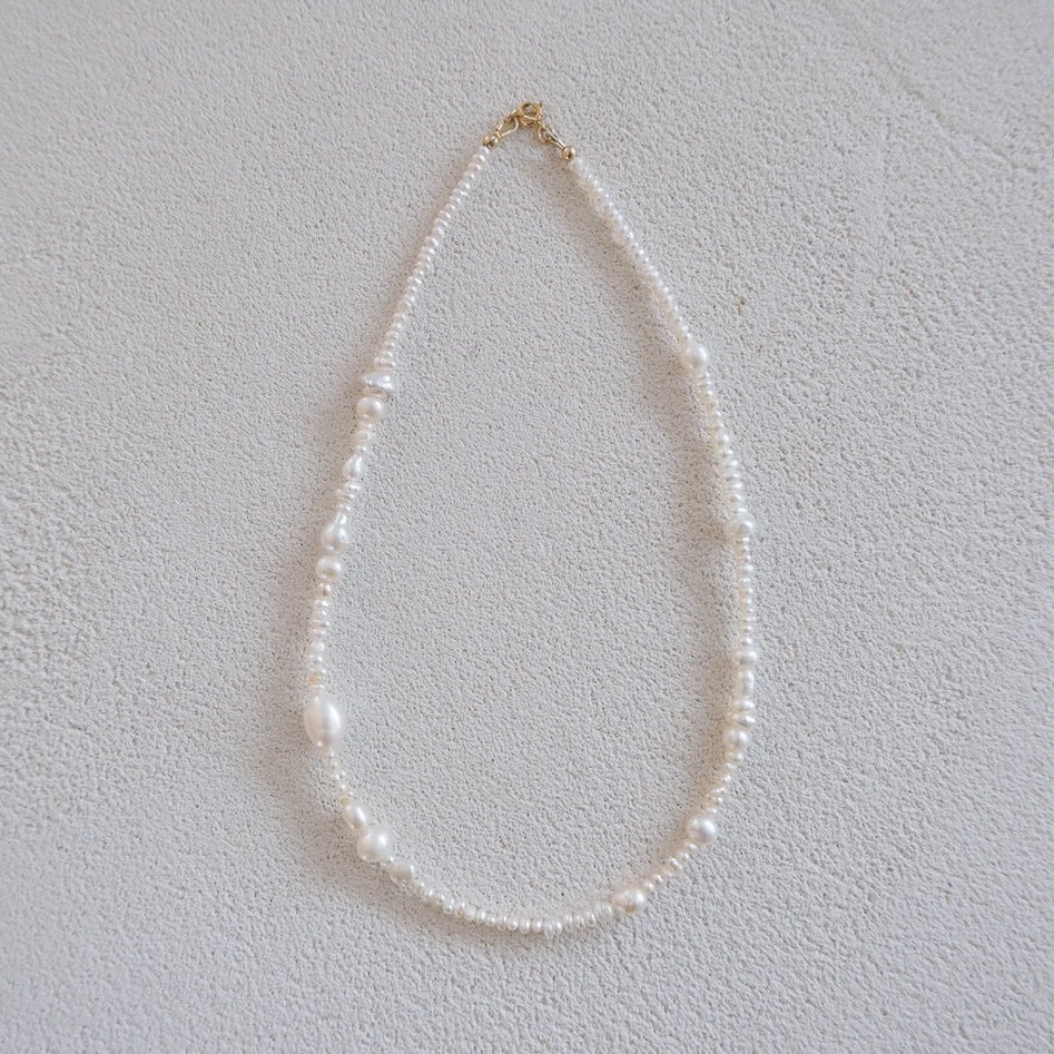 Tiny Blend Pearl Necklace