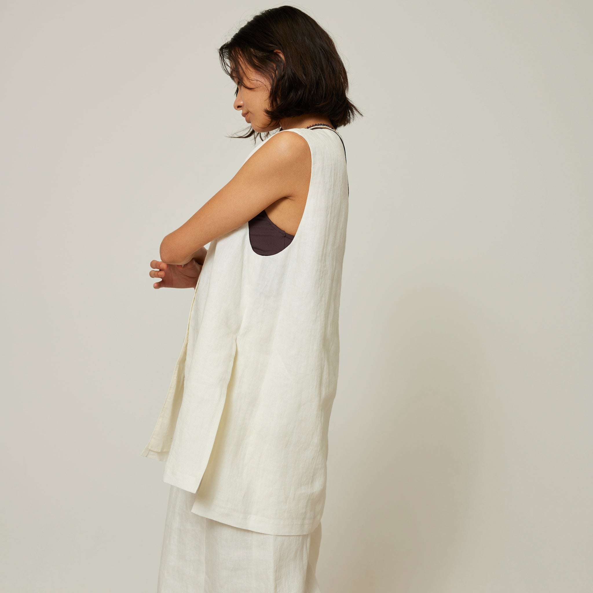 Sandyfeet x SRL LINEN over vest