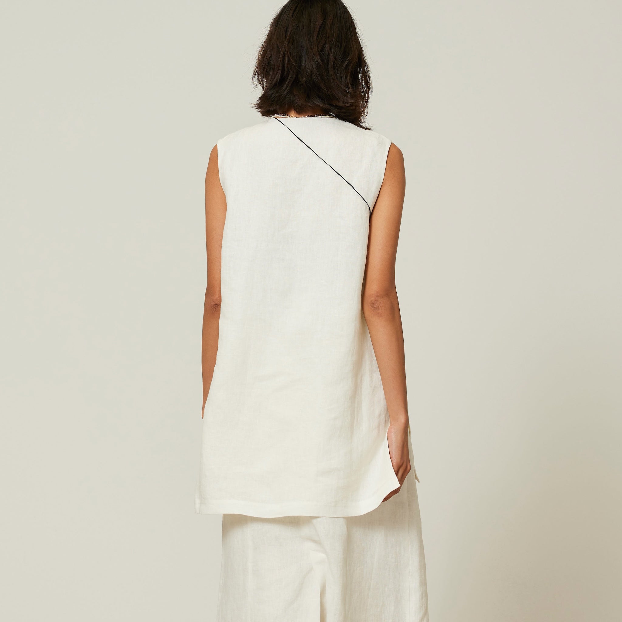 Sandyfeet x SRL LINEN over vest