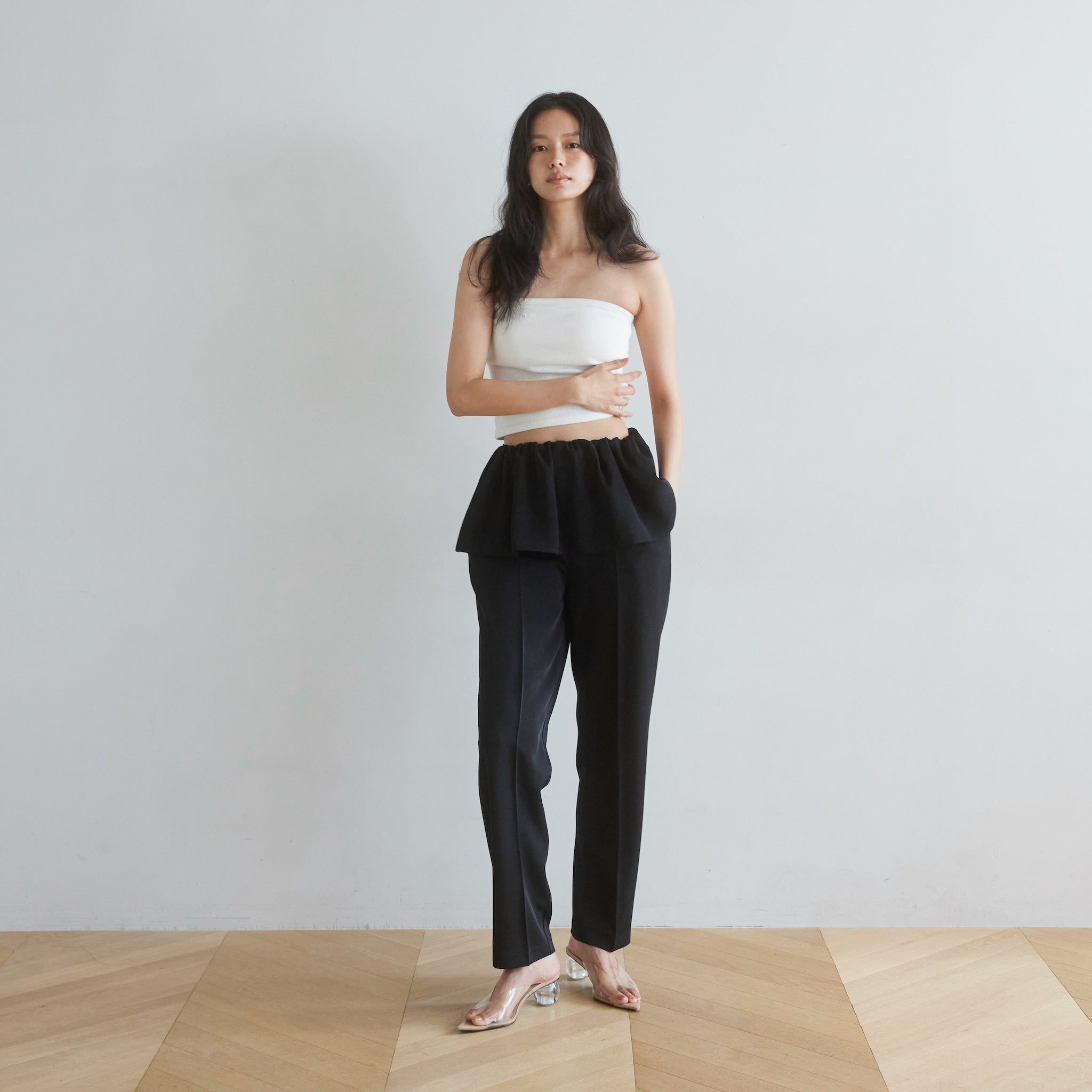 ペプラムRelaxテーパードパンツ