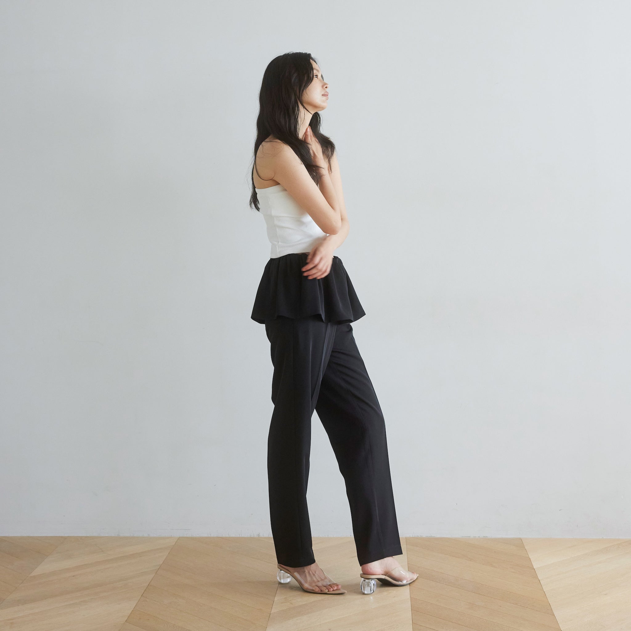 ペプラムRelaxテーパードパンツ