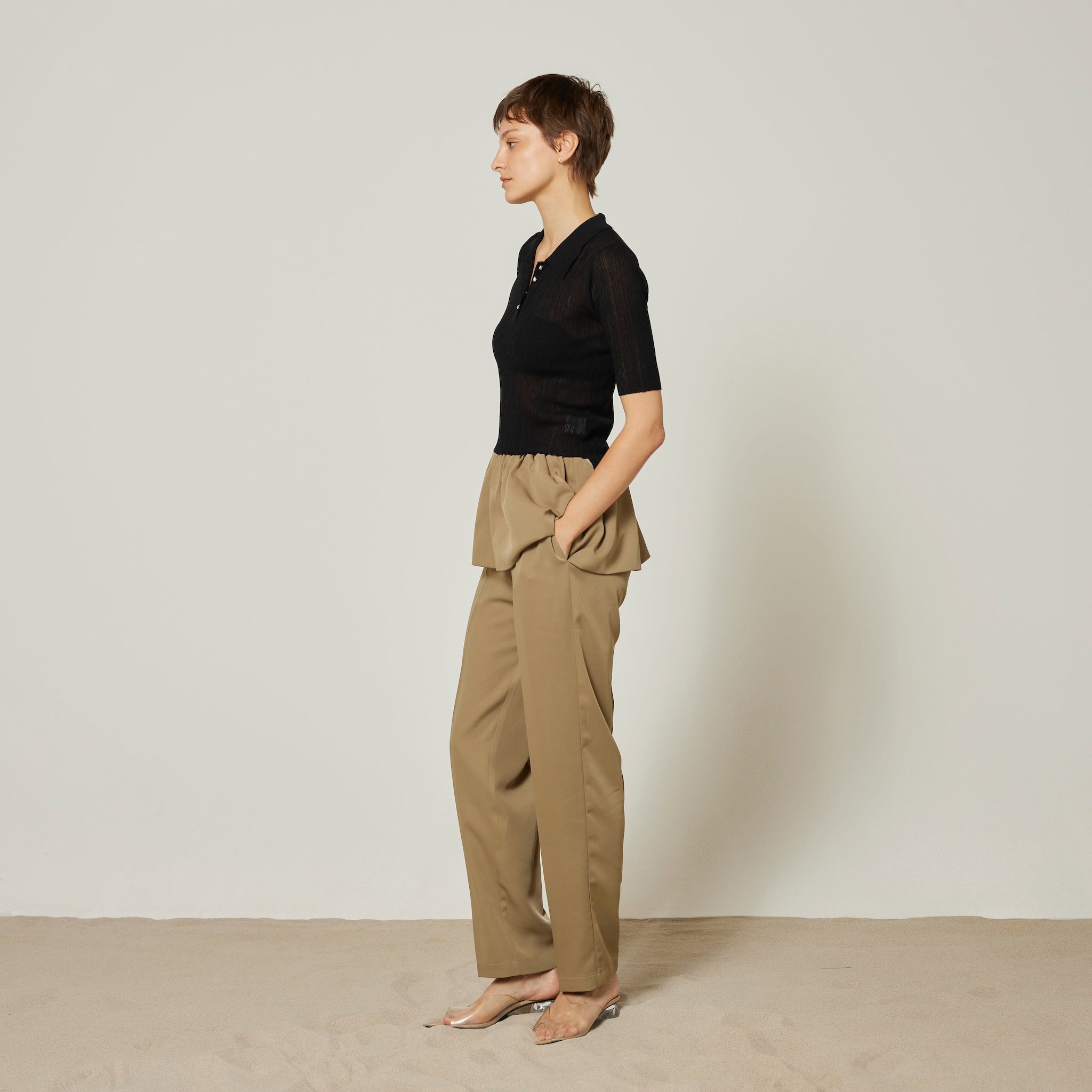 ペプラムRelaxテーパードパンツ