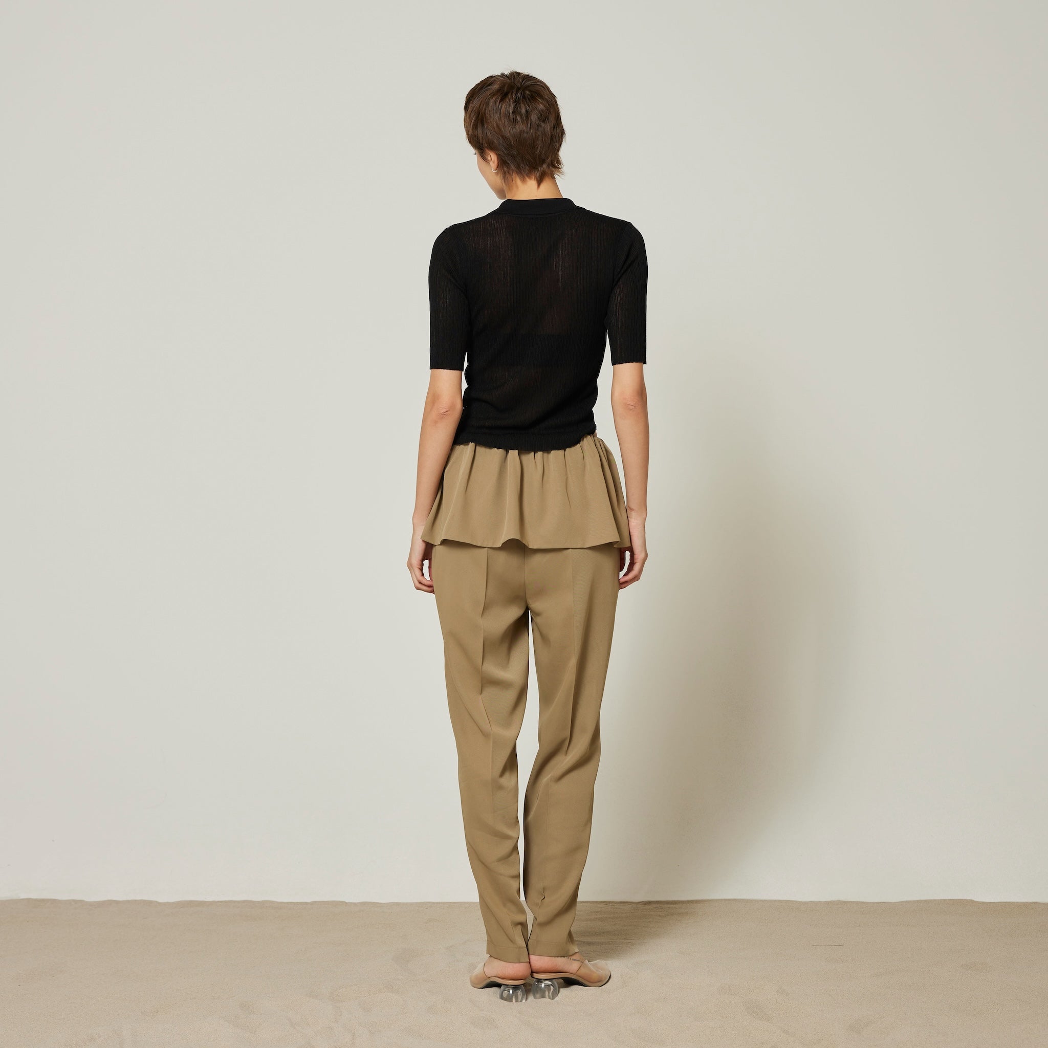 ペプラムRelaxテーパードパンツ