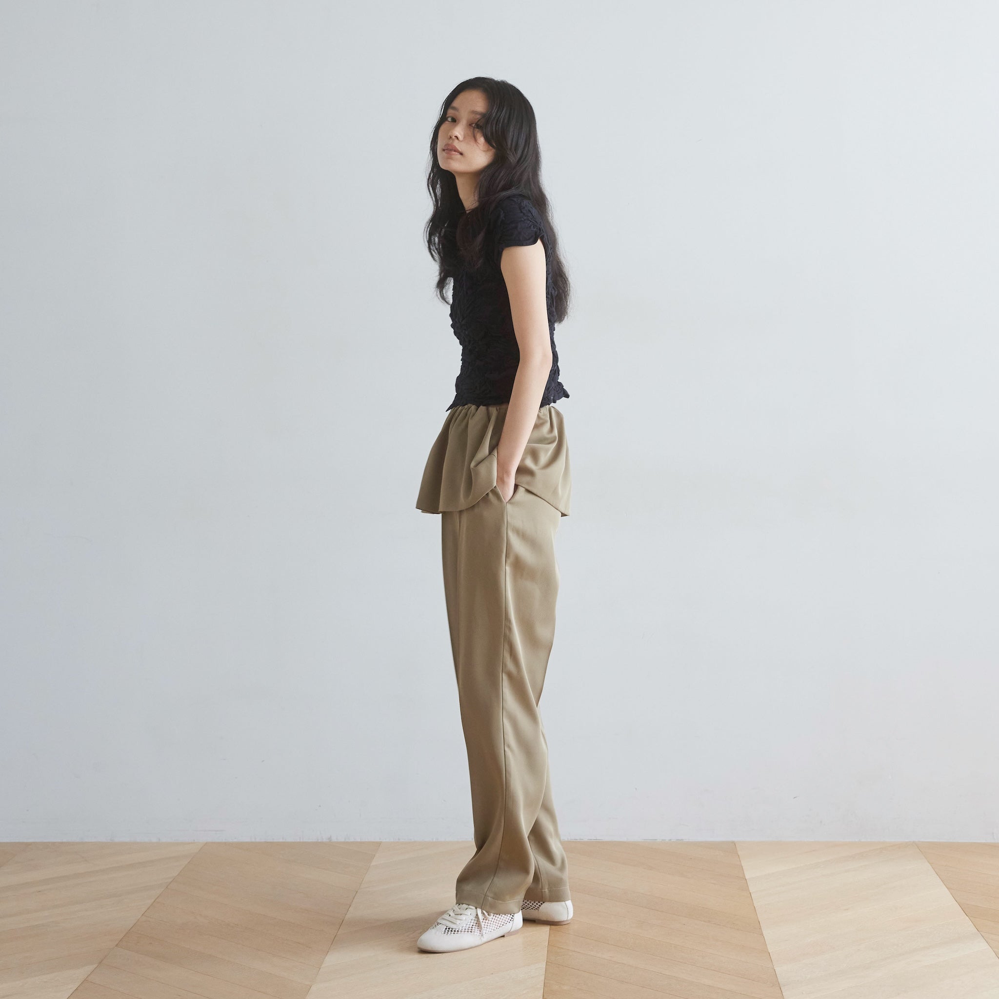 ペプラムRelaxテーパードパンツ