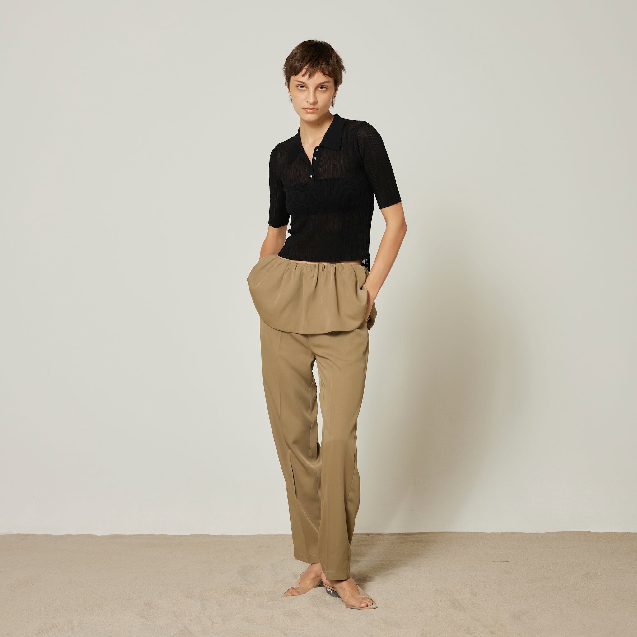 ペプラムRelaxテーパードパンツ