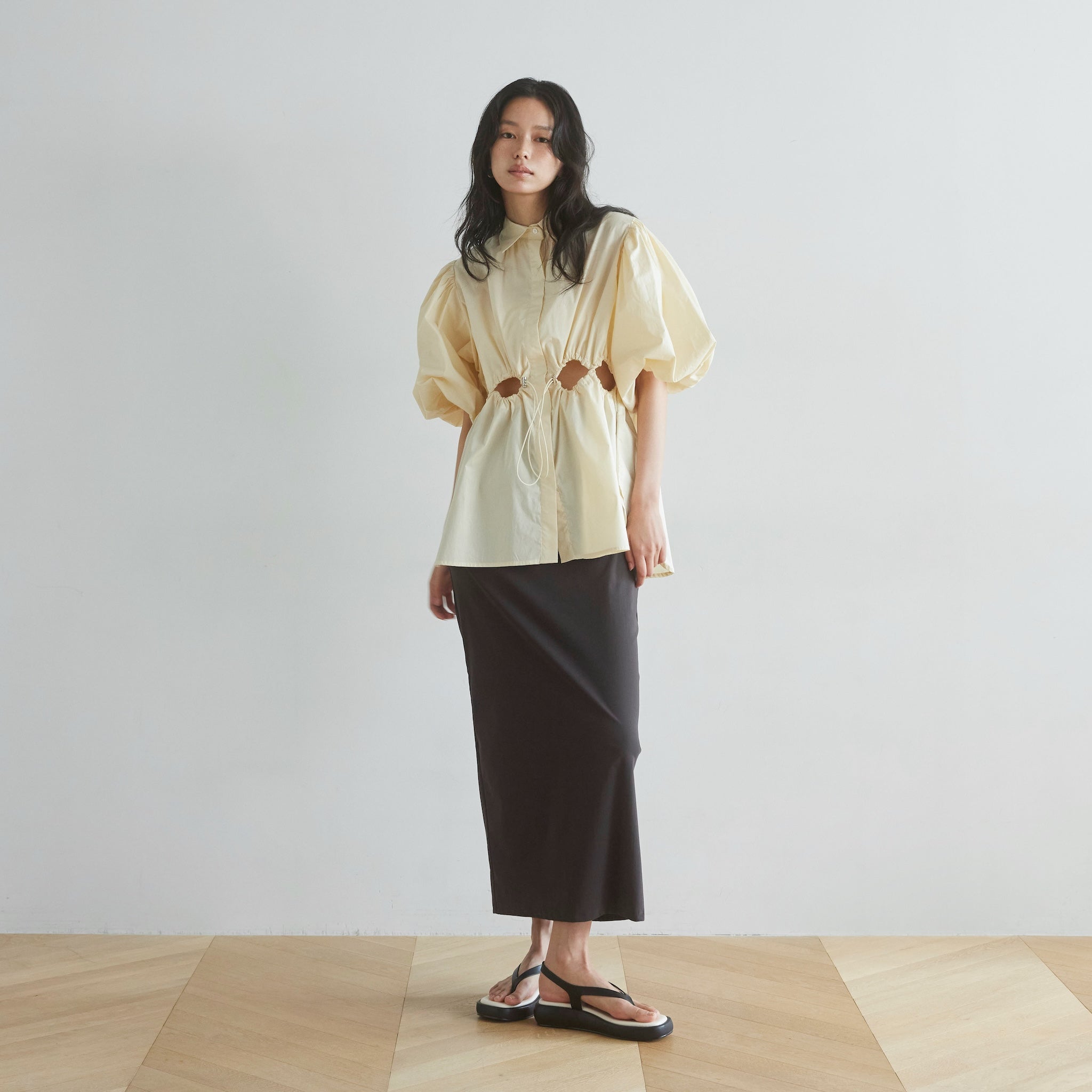 Stretch tight eyeline skirt