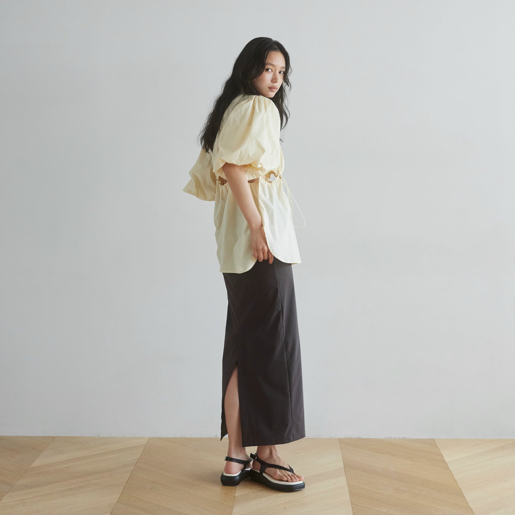 Stretch tight eyeline skirt