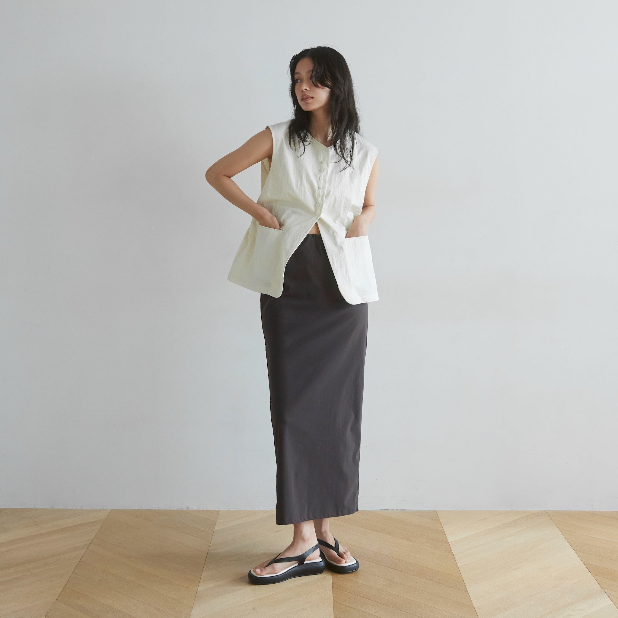 Stretch tight eyeline skirt
