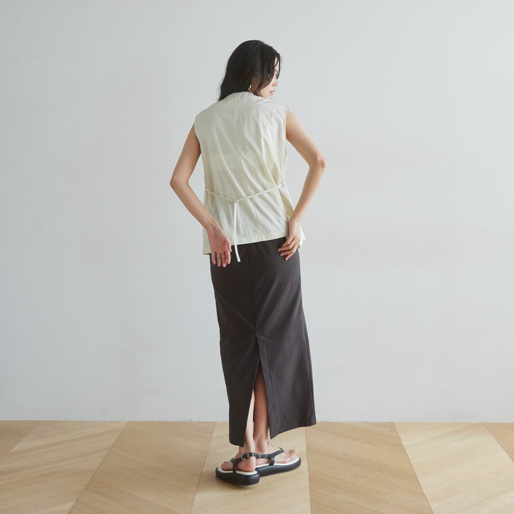 Stretch tight eyeline skirt