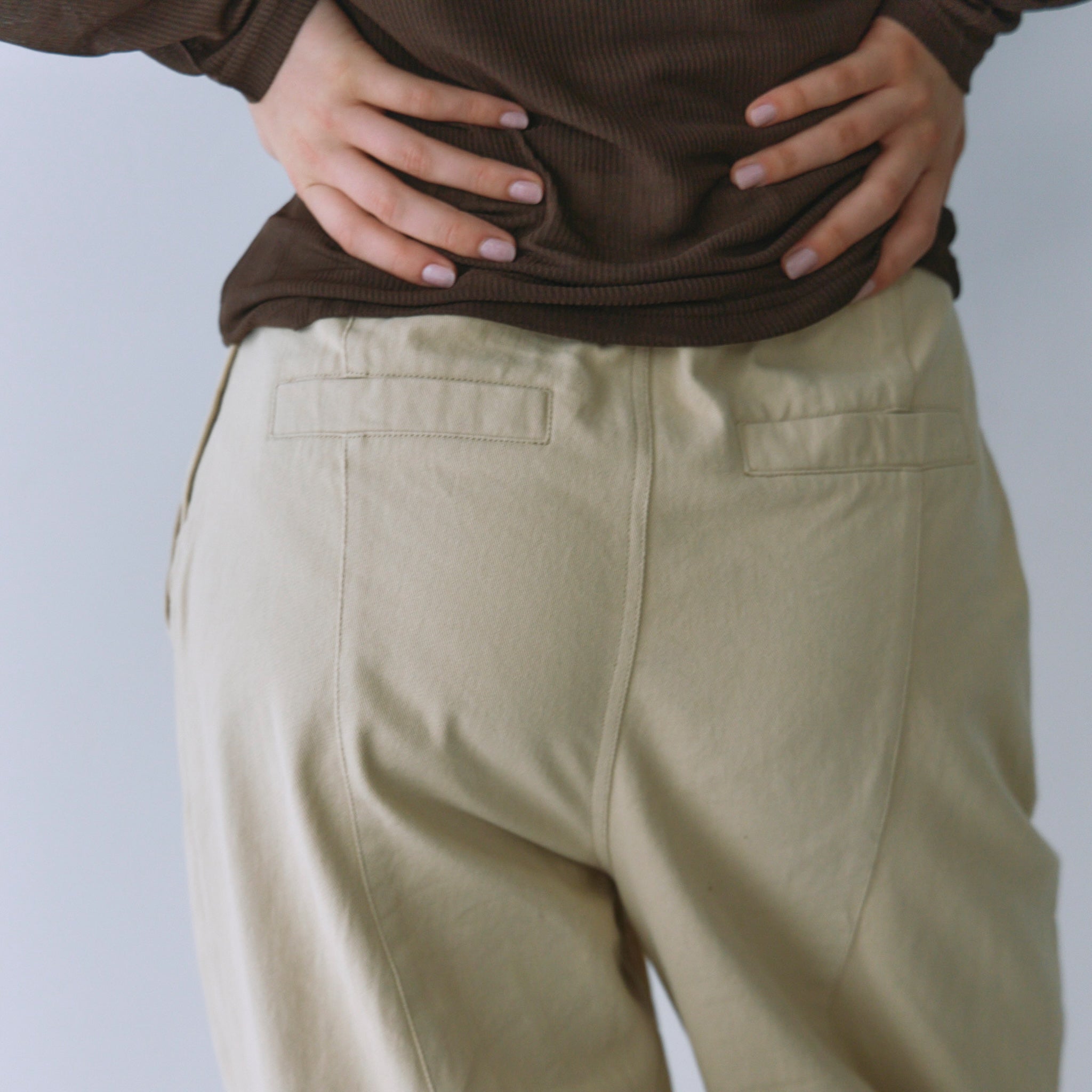 Center seam tapered pants
