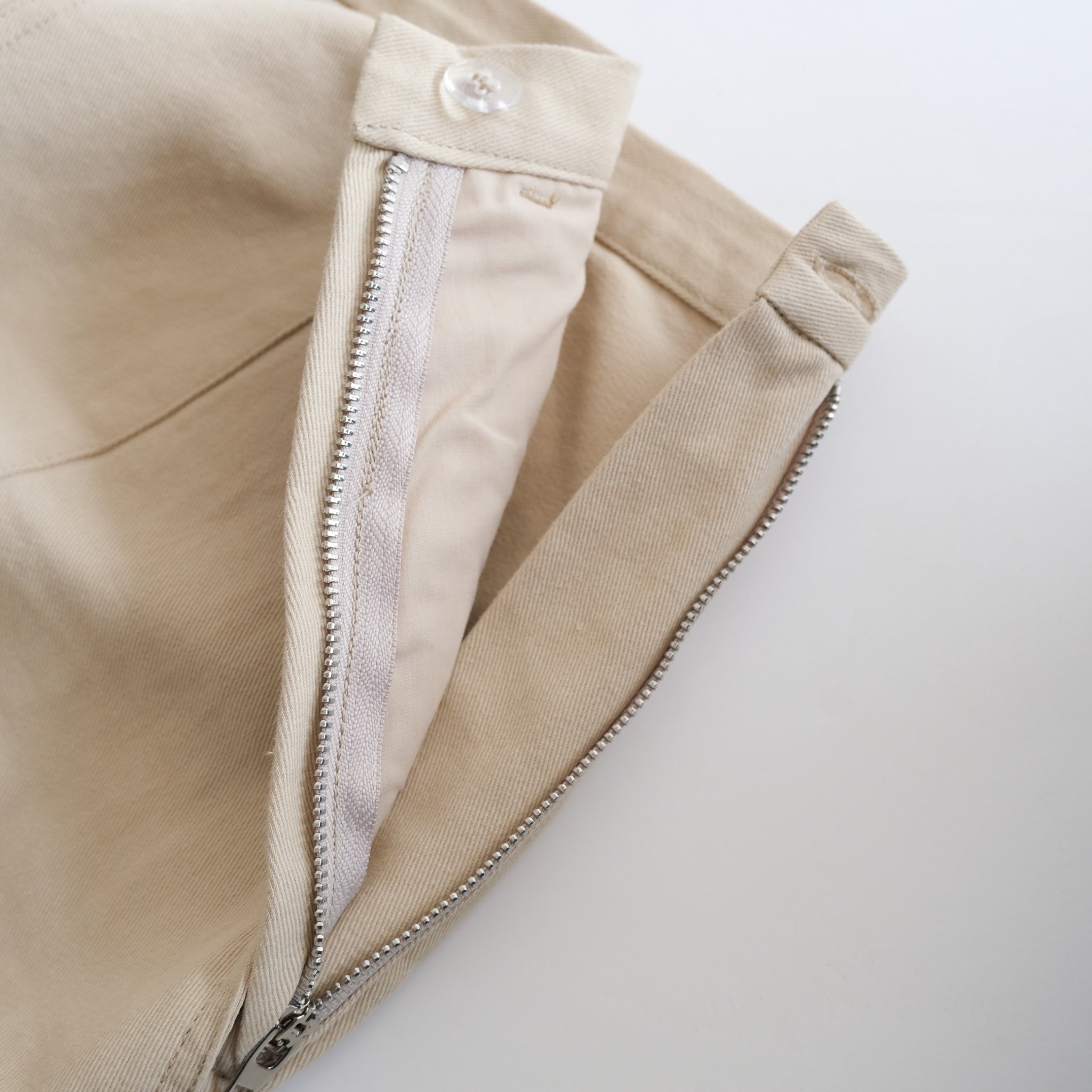 Center seam tapered pants