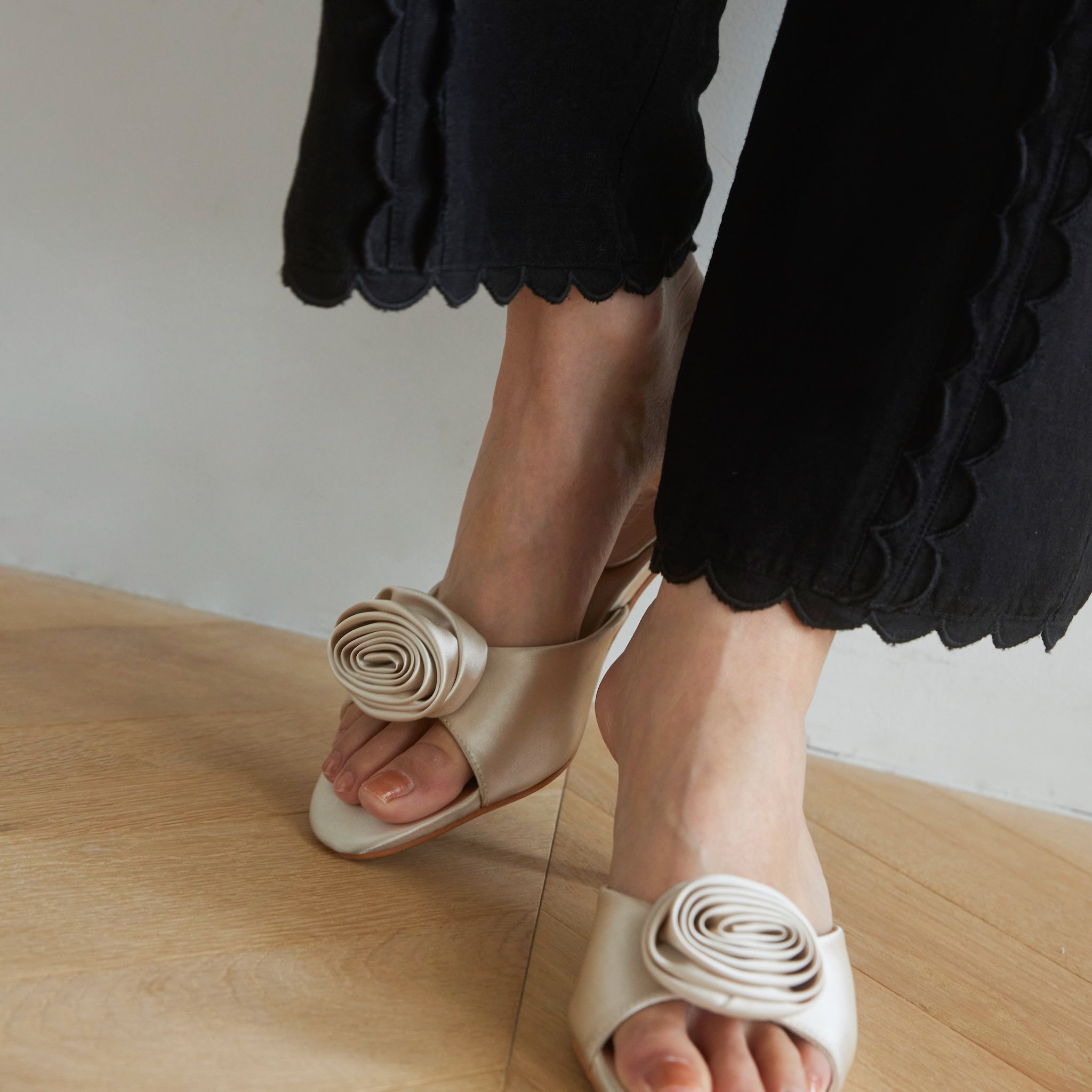 サテンRoseサンダル