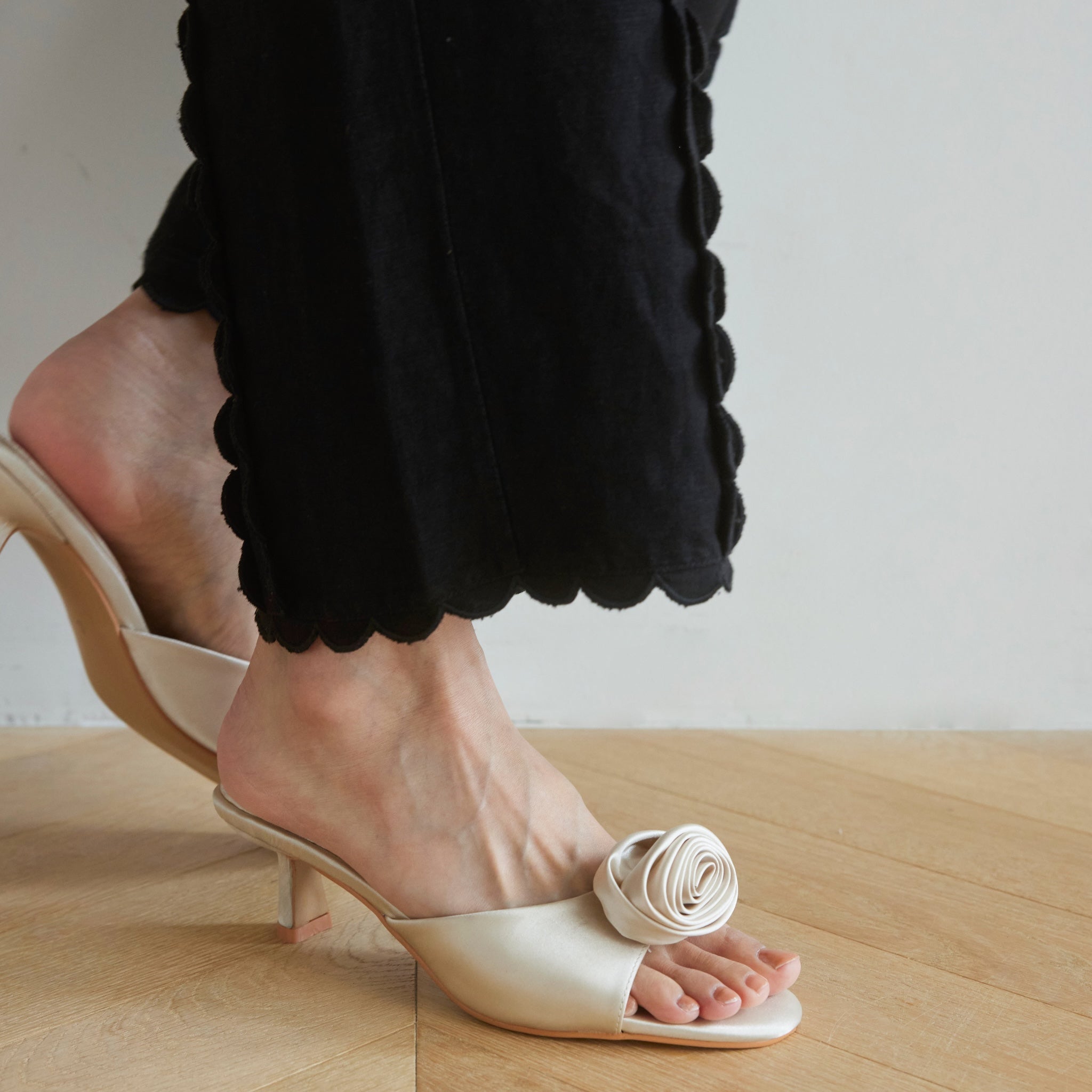 サテンRoseサンダル