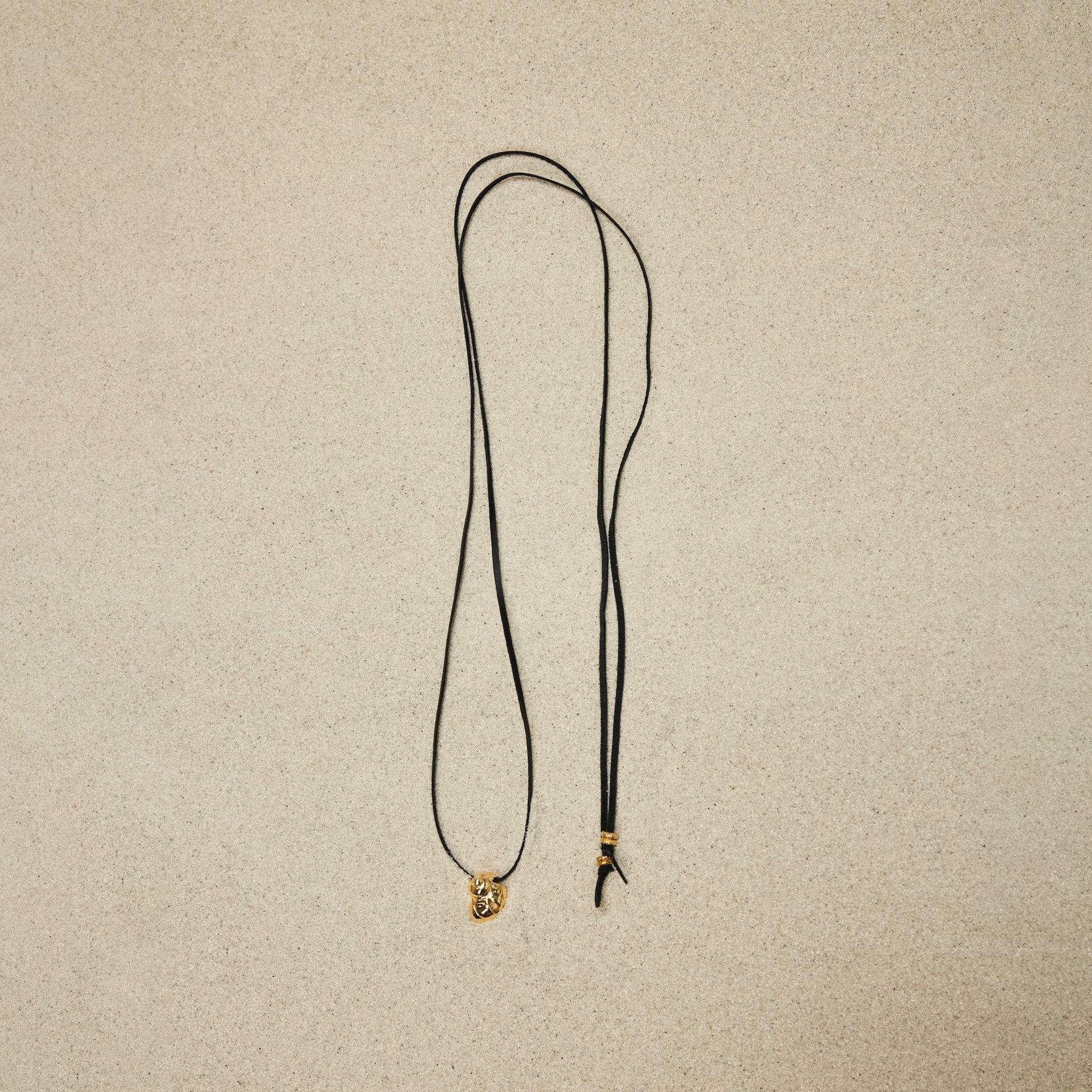 Shell silk cord necklace