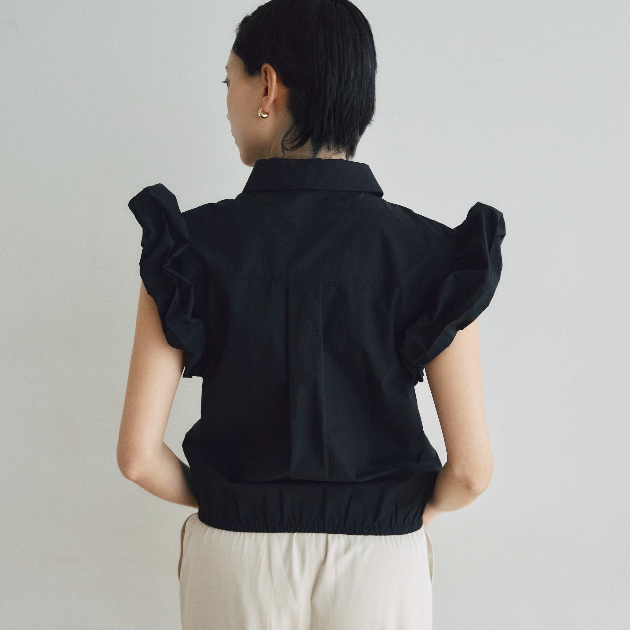 Frill Sleeveラウンドヘムシャツ