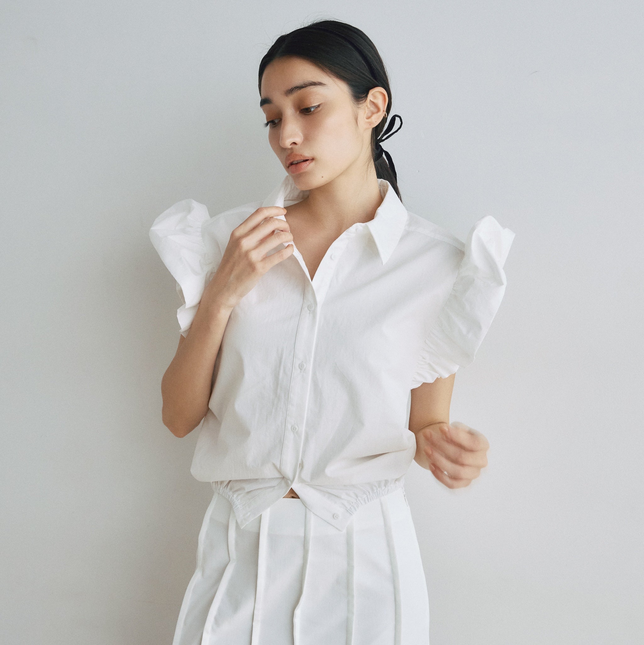 Frill Sleeveラウンドヘムシャツ