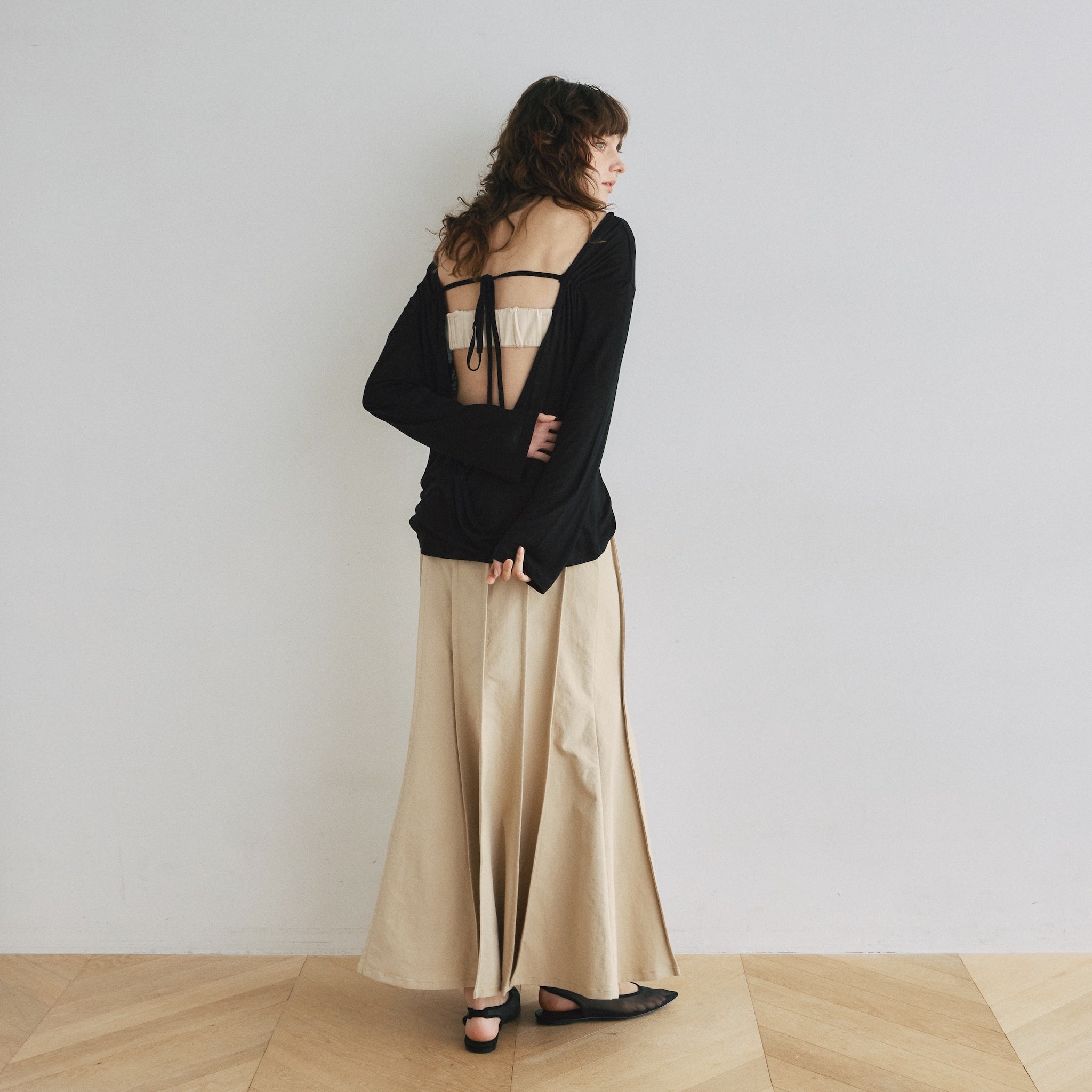 Airy Touch Back Cache-Coeur Top