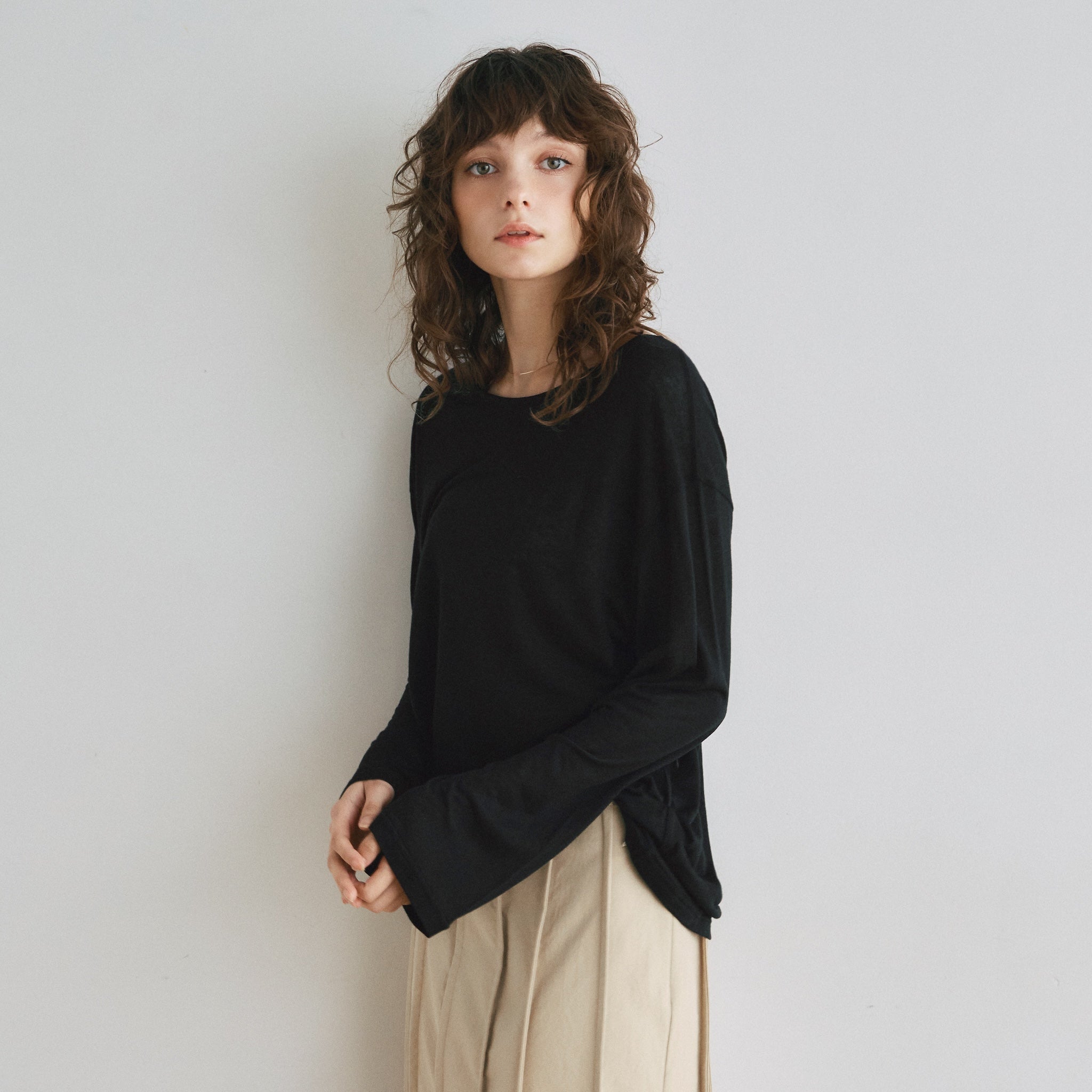 Airy Touch Back Cache-Coeur Top