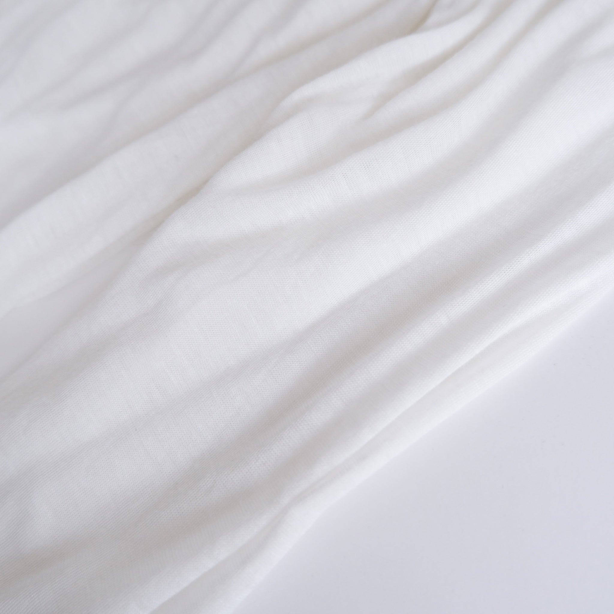Airy Touch Back Cache-Coeur Top