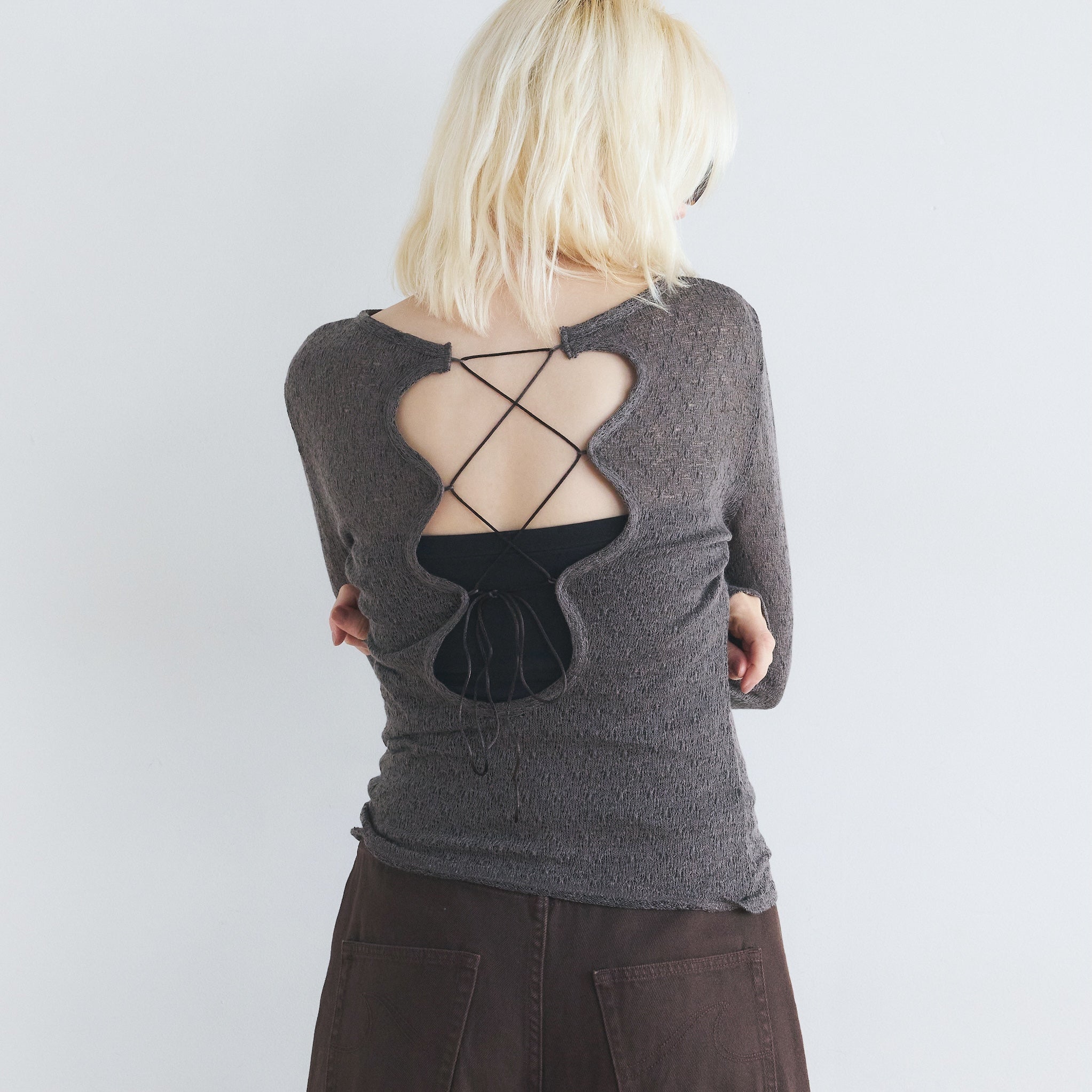 Back Holeレースアップトップス