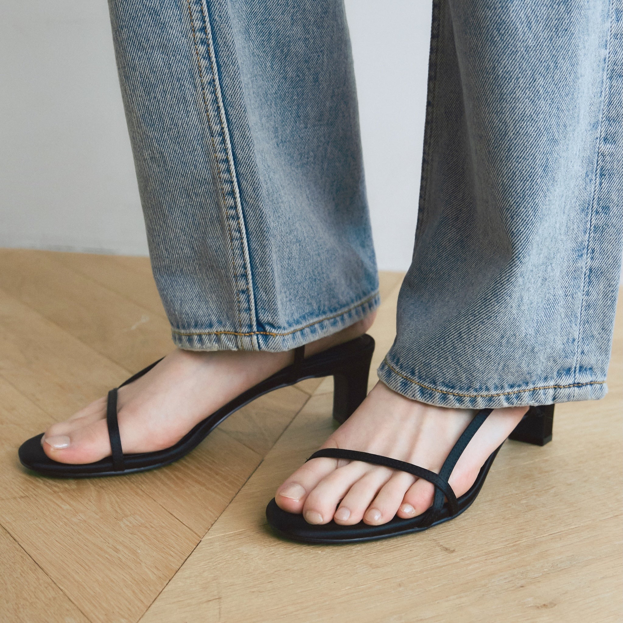 Thin ストラップサンダル