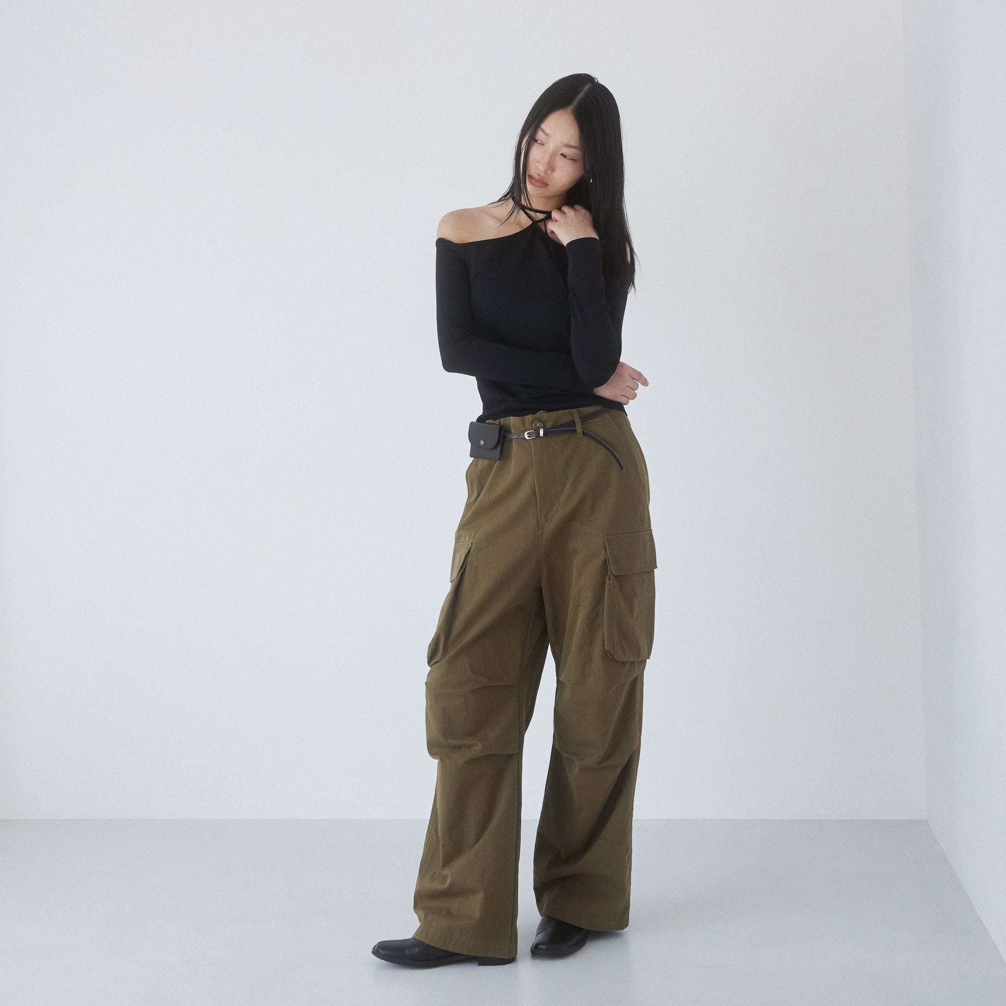 Moftyオフショルホルタートップス