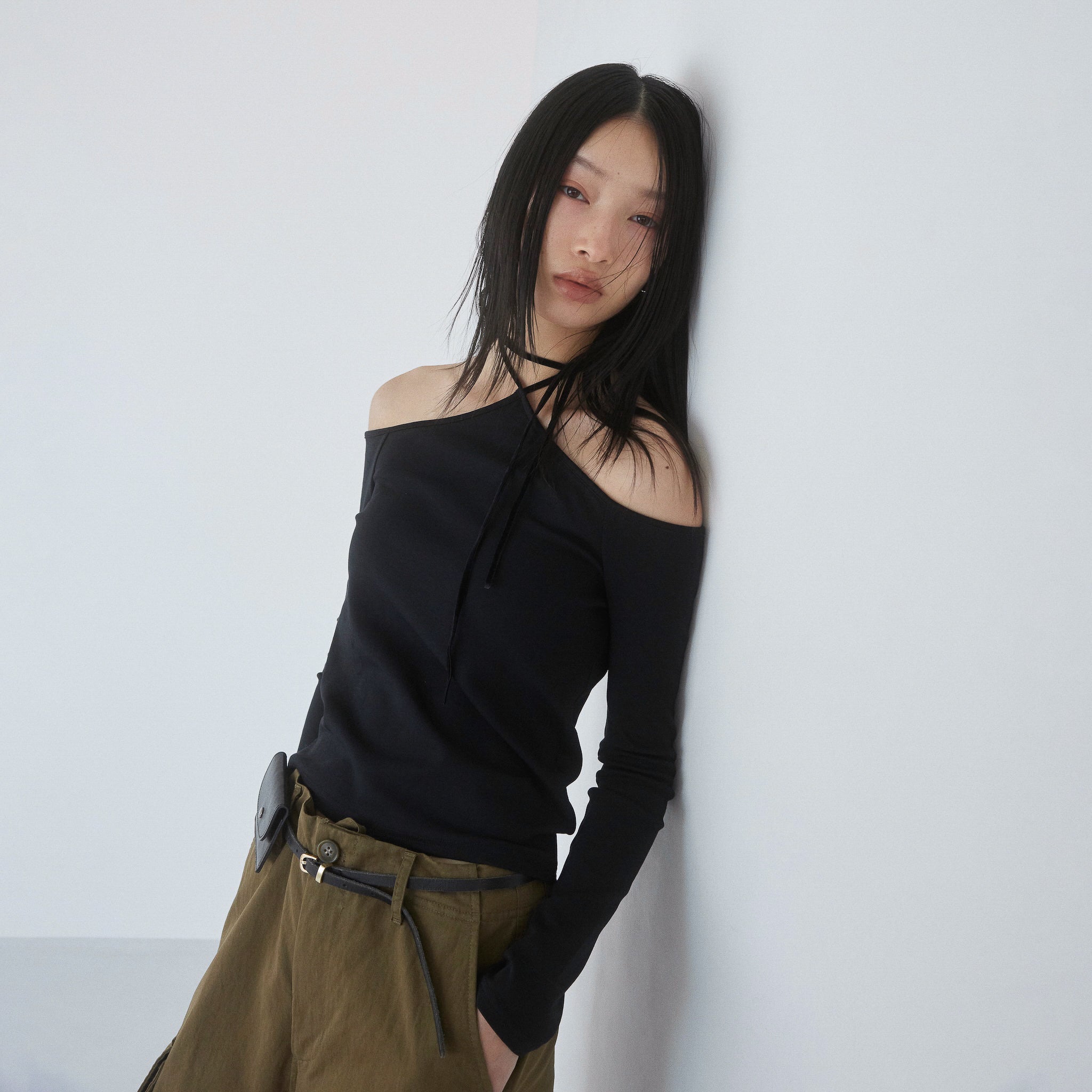 Moftyオフショルホルタートップス