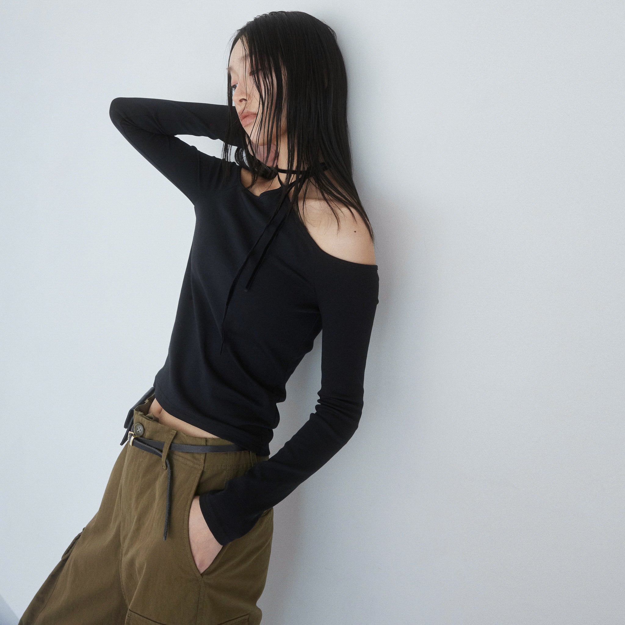 Moftyオフショルホルタートップス