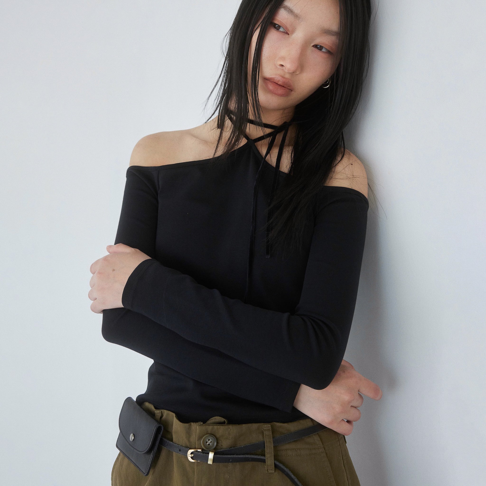 Moftyオフショルホルタートップス