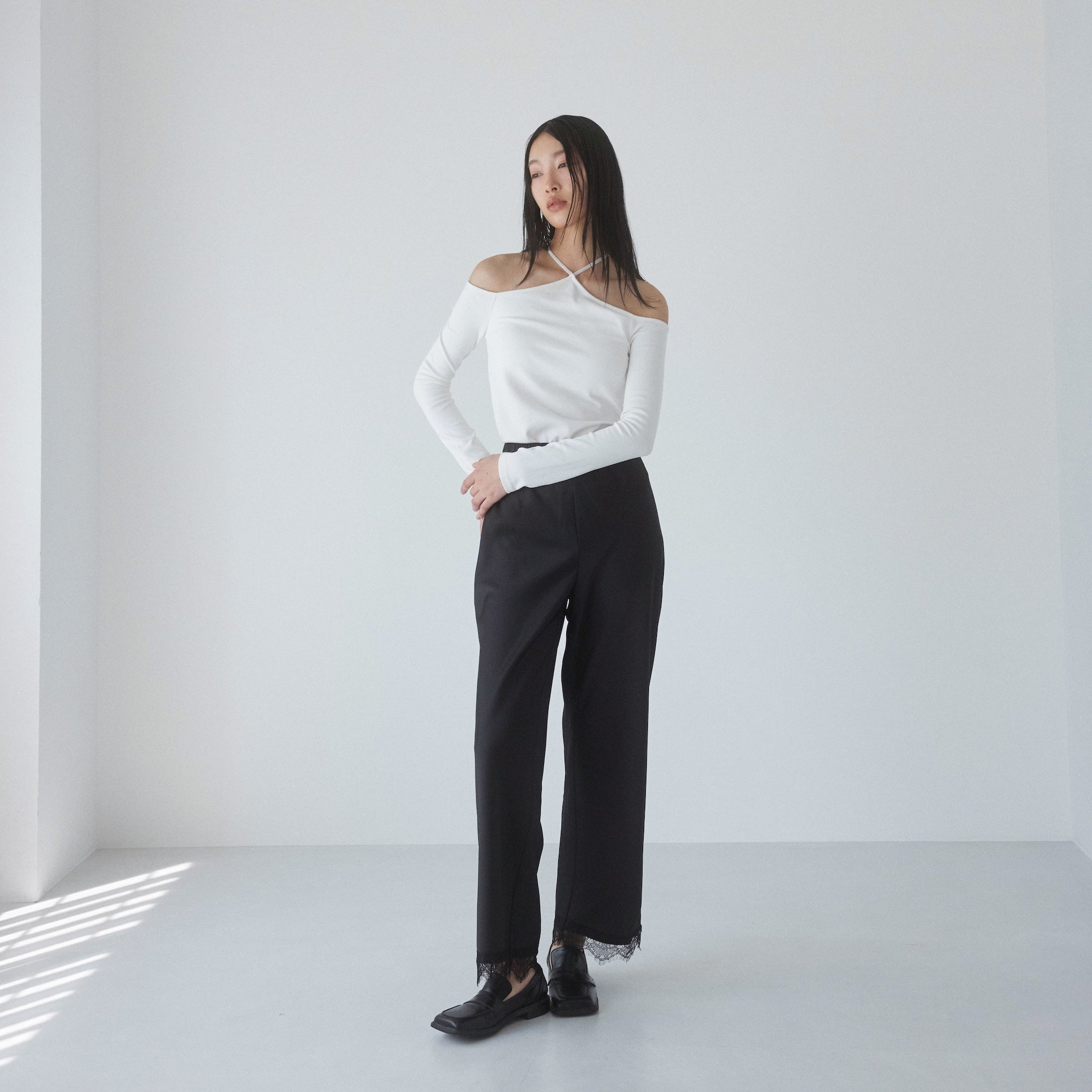 Moftyオフショルホルタートップス