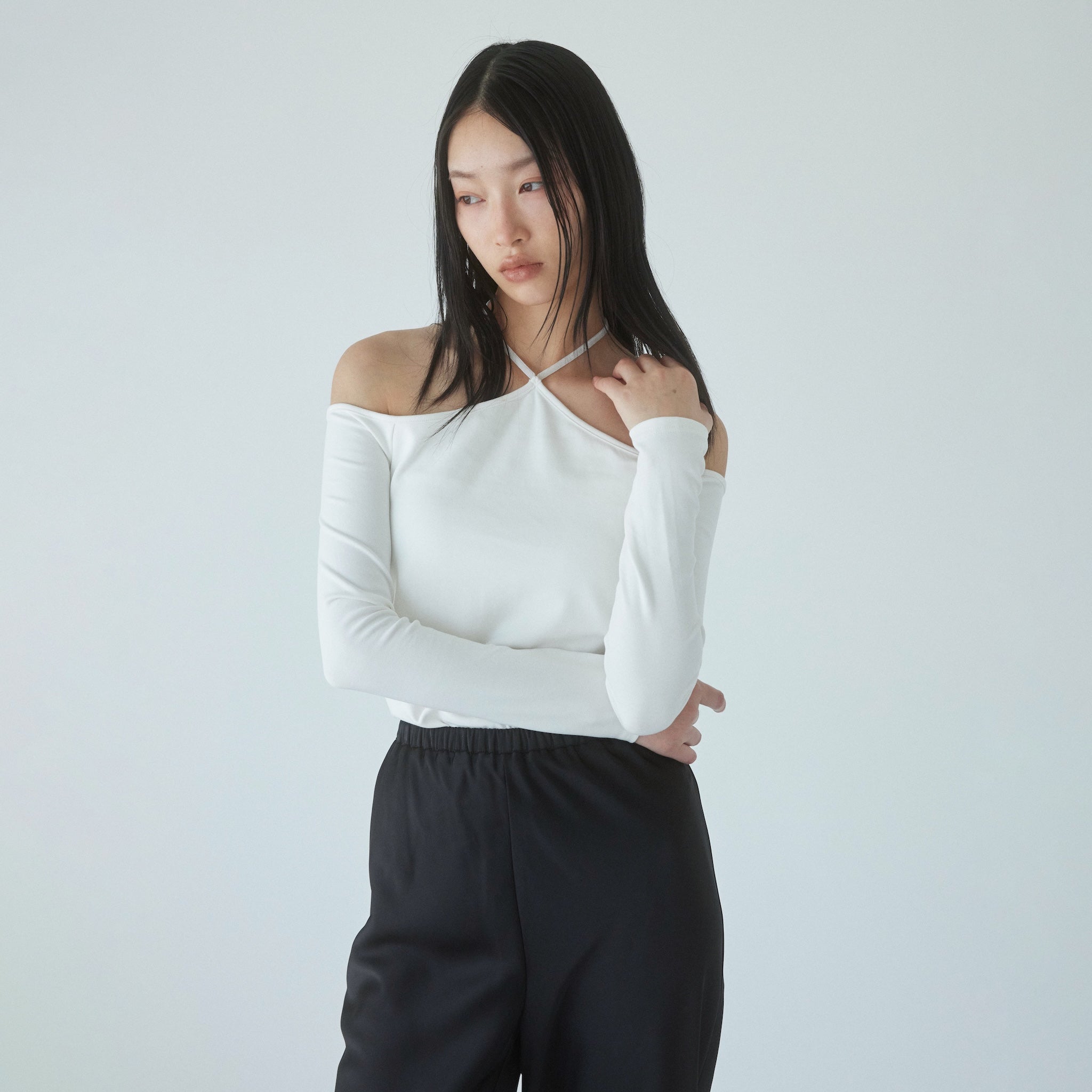 Moftyオフショルホルタートップス