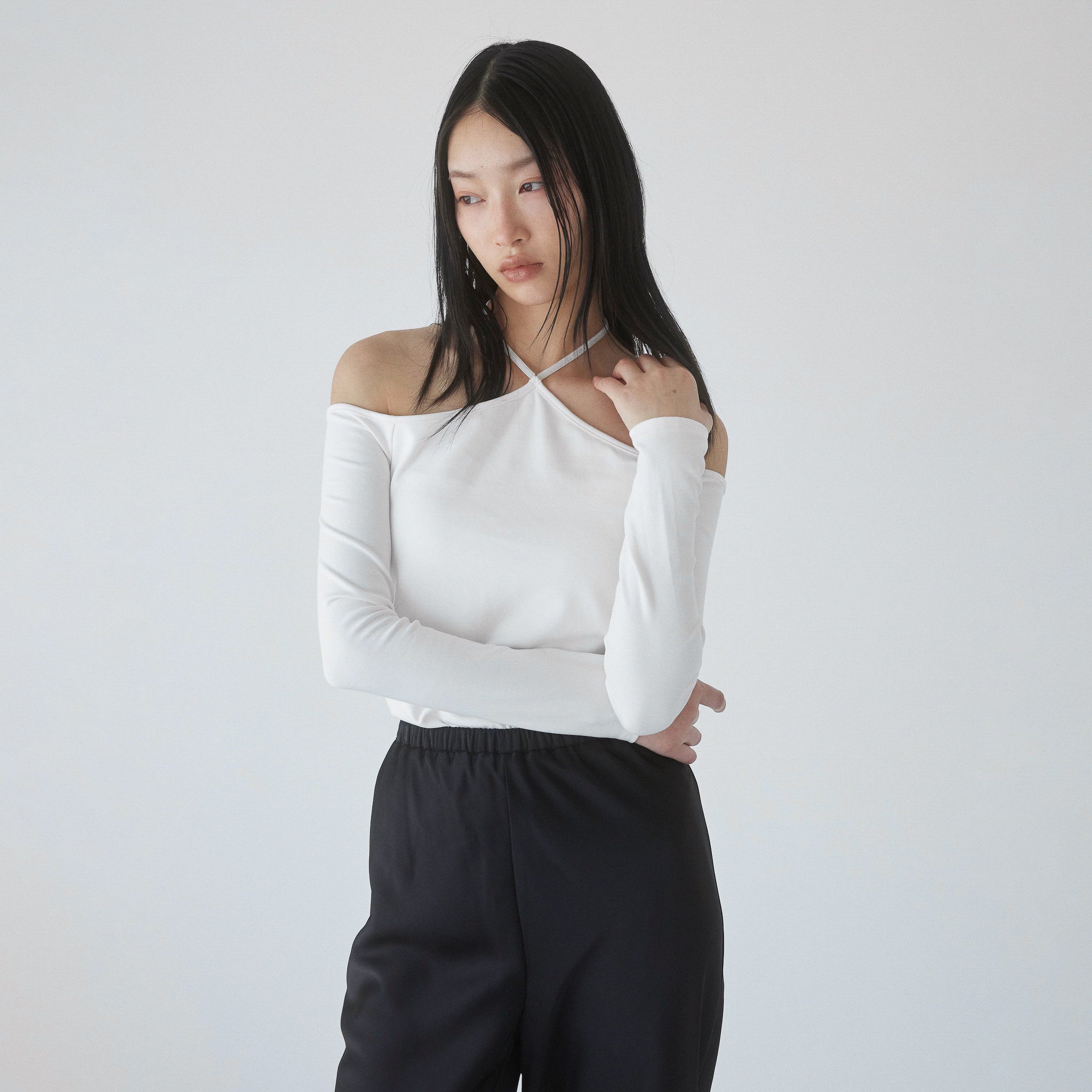 Moftyオフショルホルタートップス