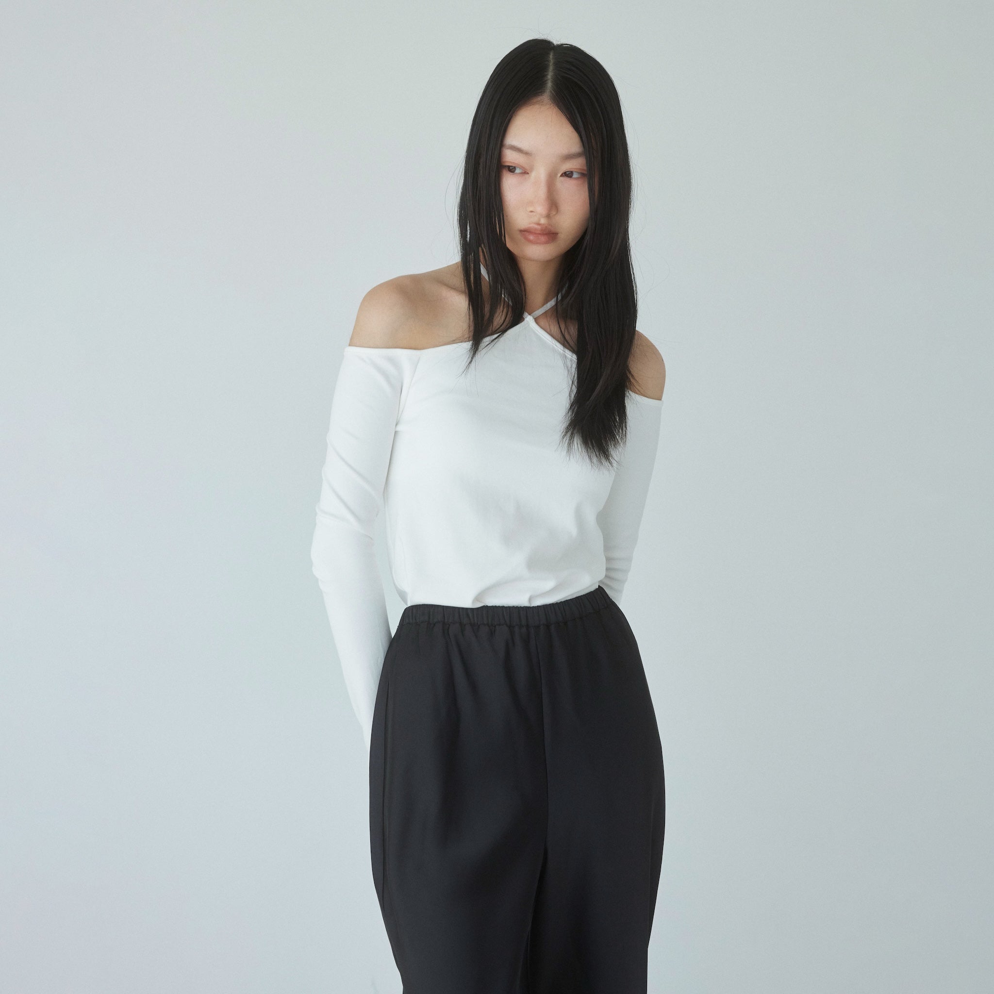 Moftyオフショルホルタートップス