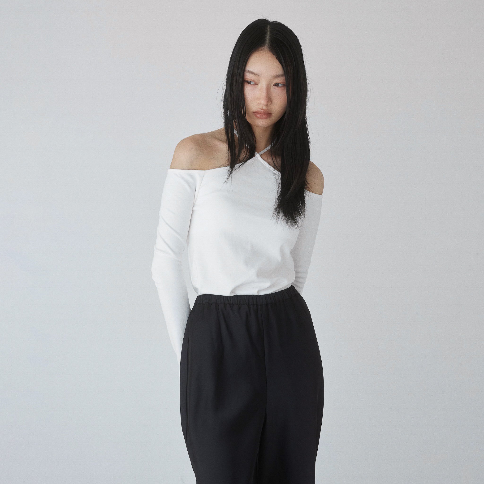 Moftyオフショルホルタートップス