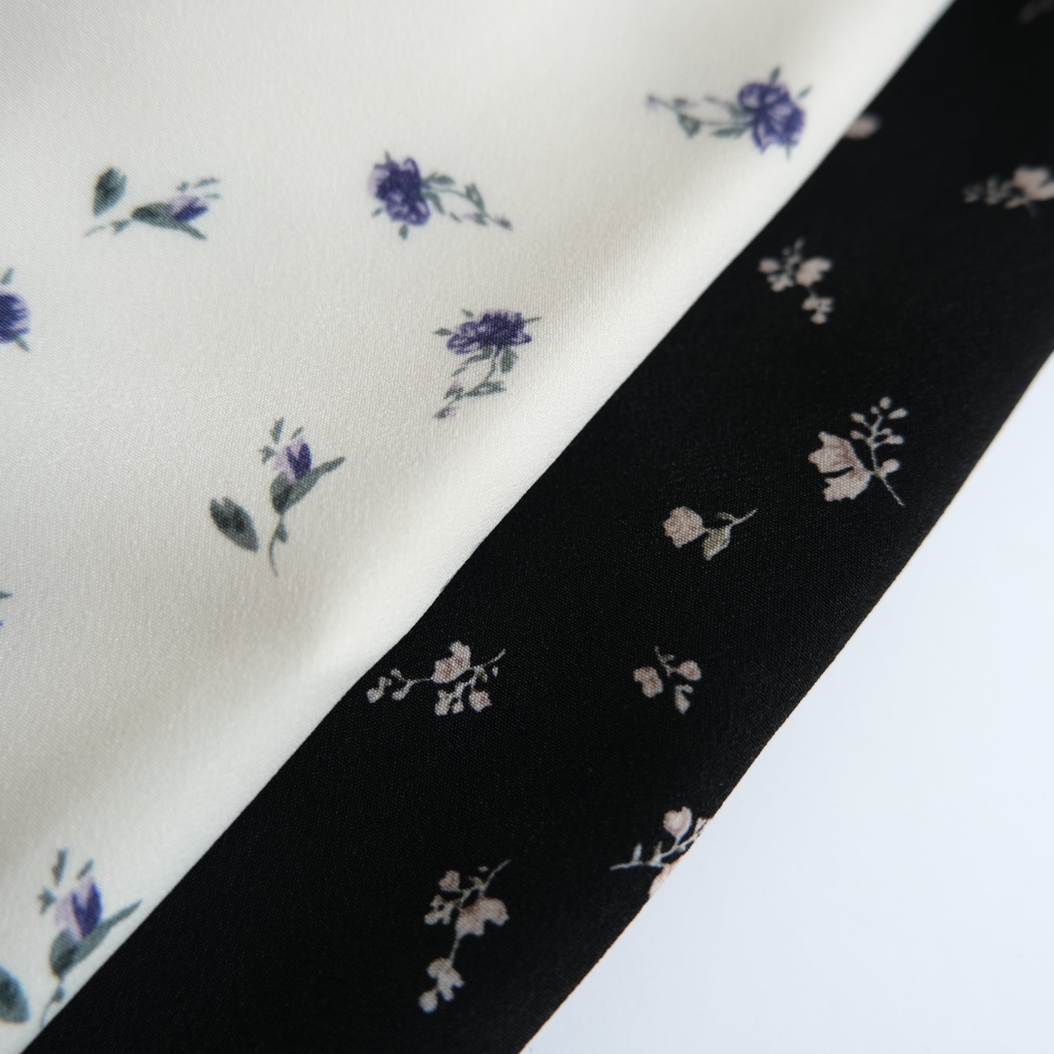 Mini flower tuck pants