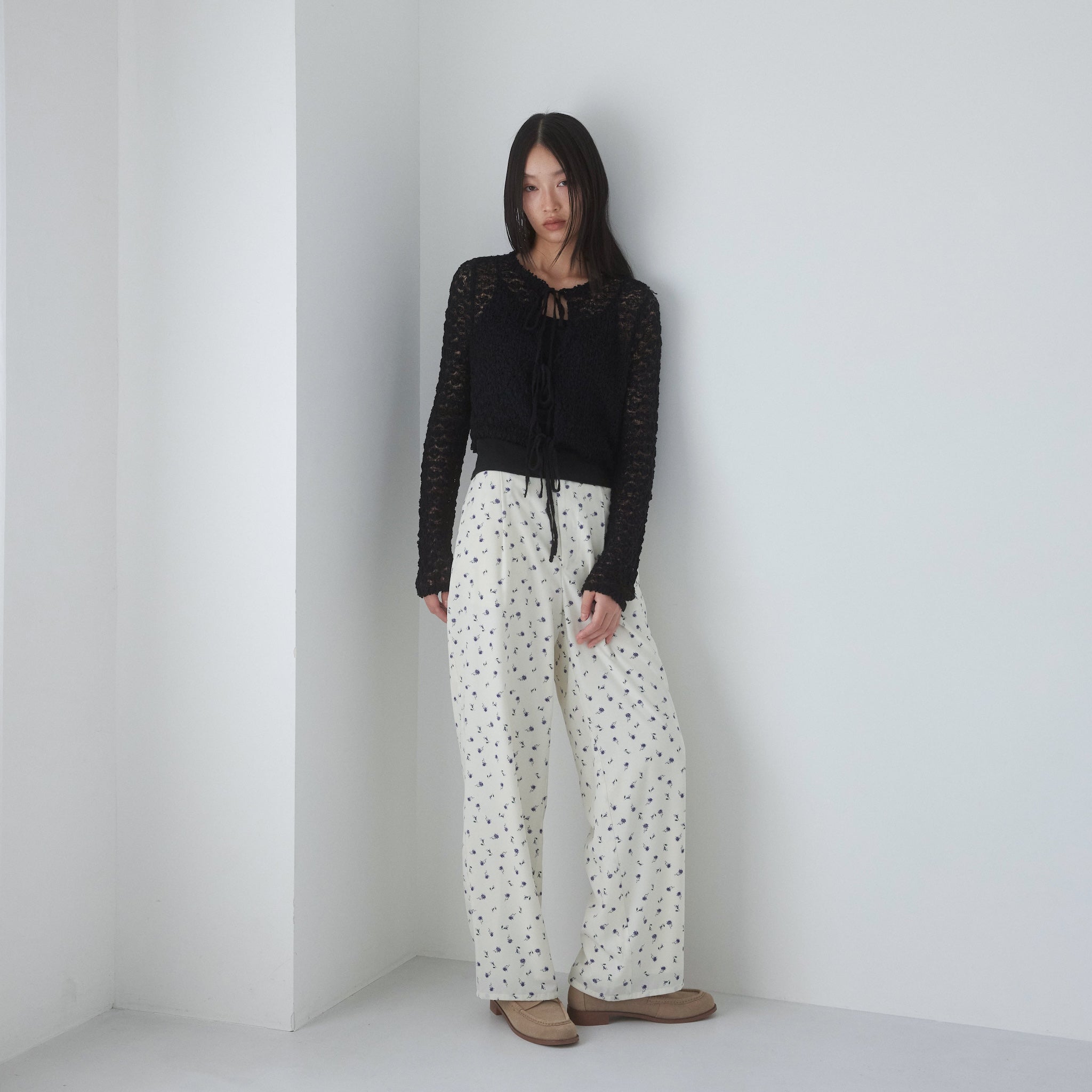 Mini flower tuck pants