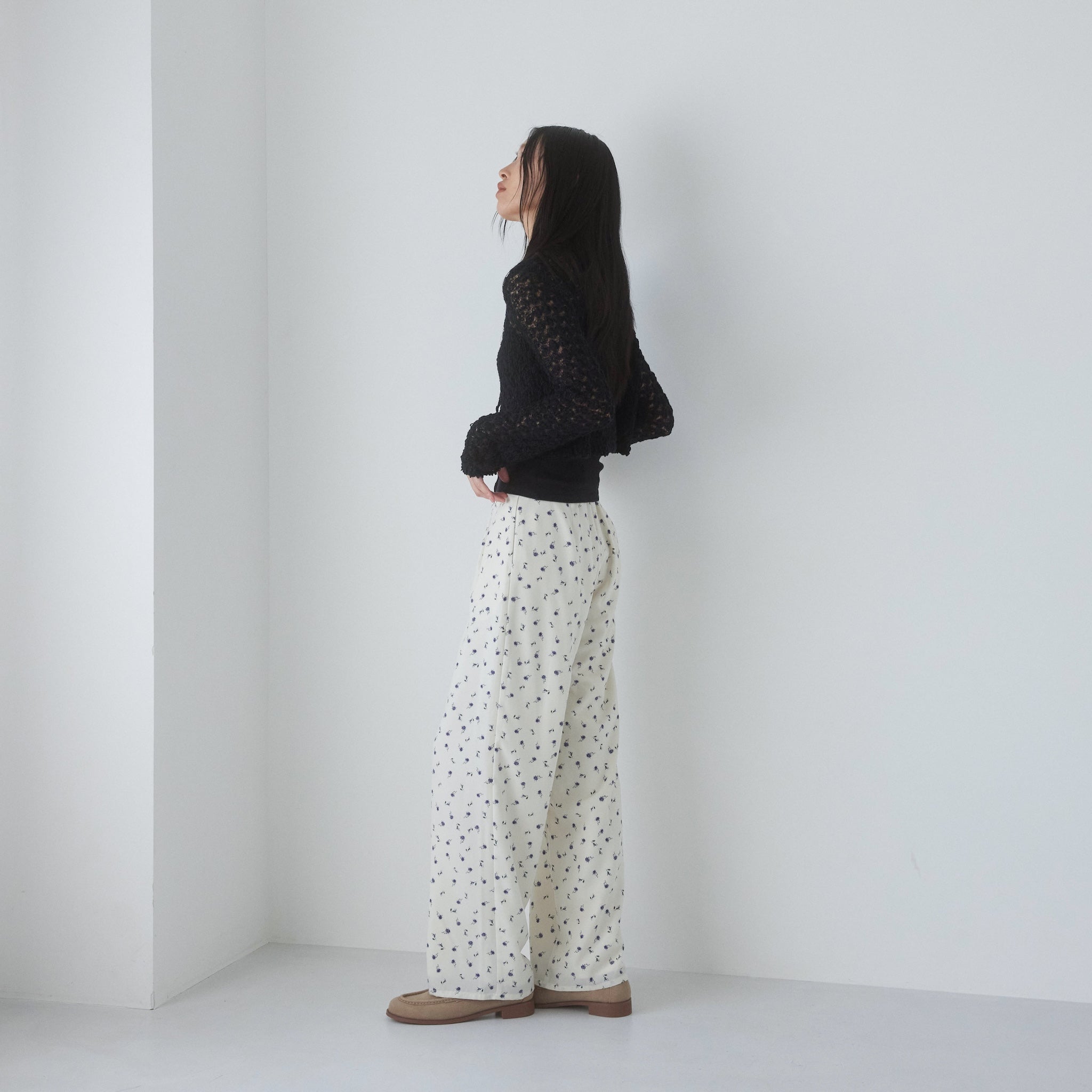 Mini flower tuck pants